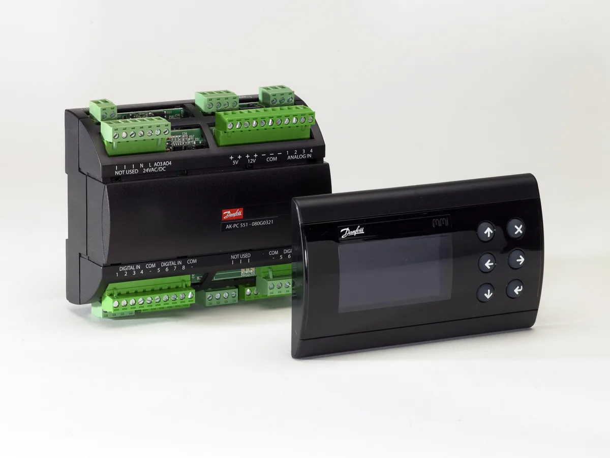 Danfoss AK-PC 551 Контроллер давл. и темп. | 080G0282