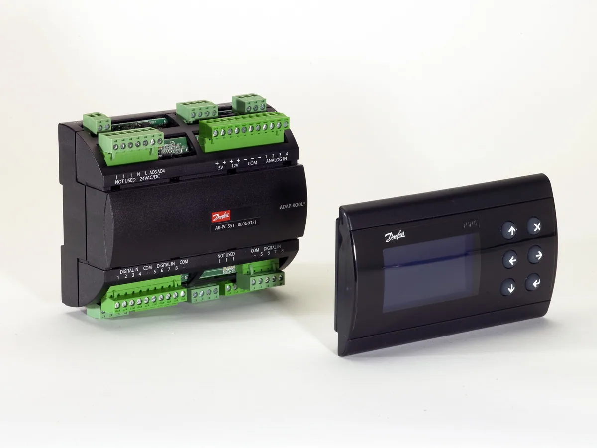 Danfoss AK-PC 551 Контроллер давл. и темп. | 080G0282