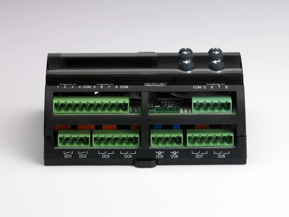 Danfoss AK-PC 551 Контроллер давл. и темп.(пр. класс 2551225016) | 080G0281
