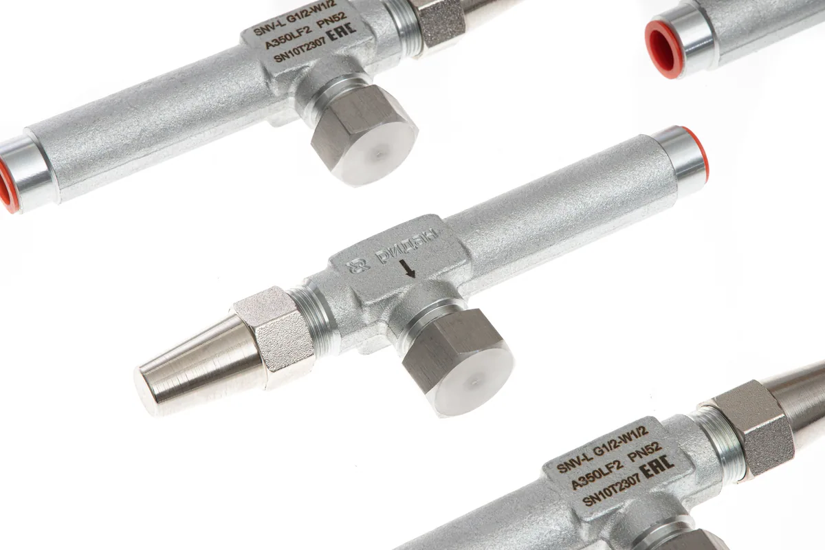 Ридан 148B3770R — Игольчатый запорный клапан SNV-L G1/2''- W1/2 L100 ANG с ниппелем DN 6