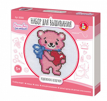 Вышивка Медвежонок с сердечком с пяльцами арт 05619