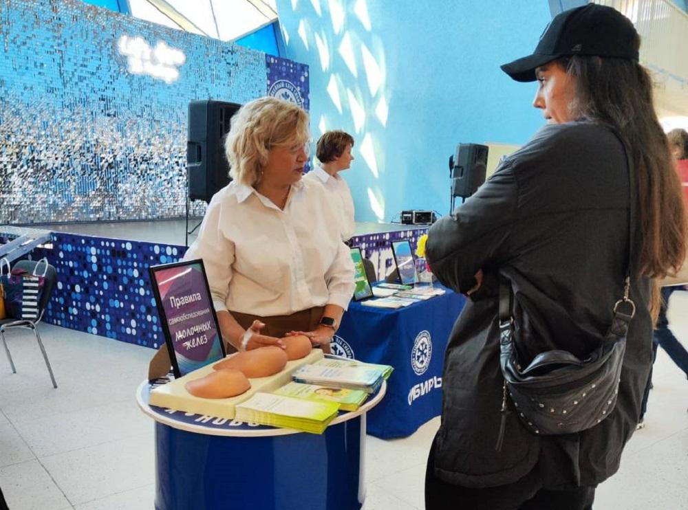 ЧС-ИНФО: Перед хоккейным матчем в Новосибирске болельщицы смогут проверить своё здоровье