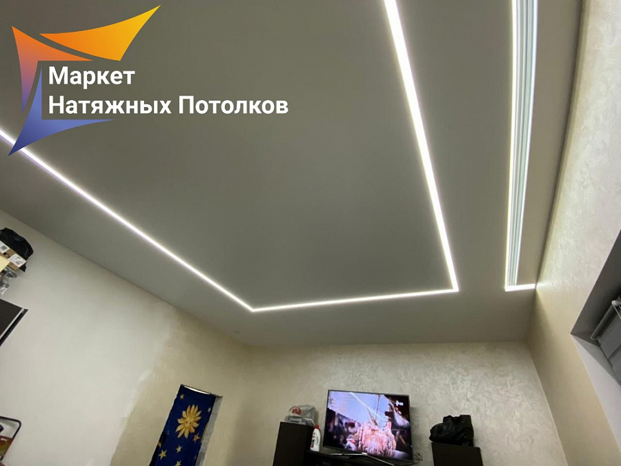 Натяжные потолки для гостиной