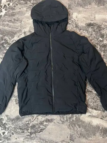 Пуховик Uniqlo Warm Padded черный Размер М Б/у , хорошее сос…