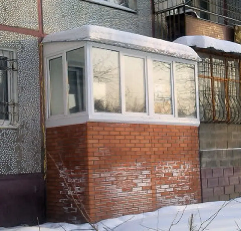 Установка рам балконов и лоджий. Утепление и обшивка.