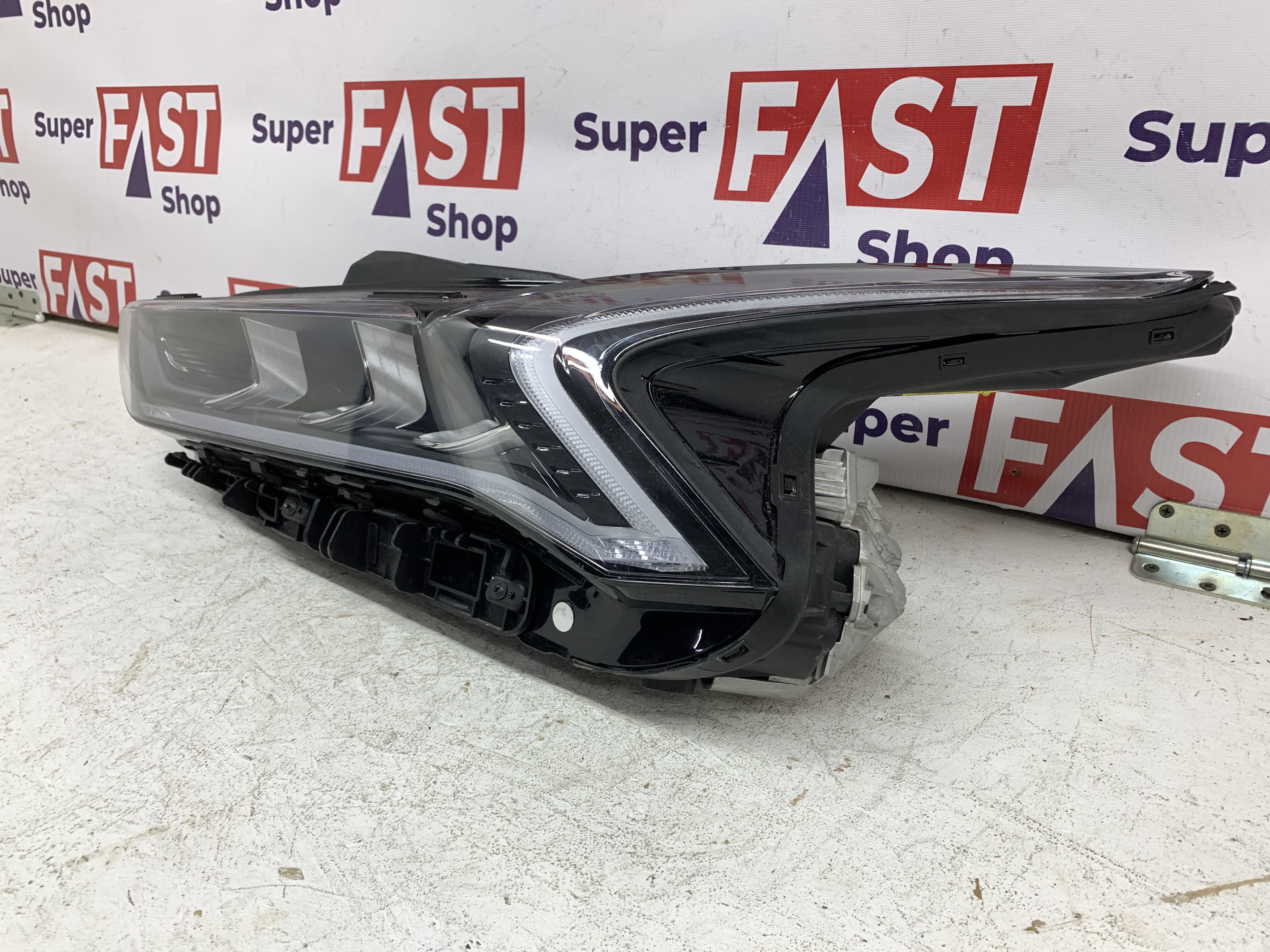 Kia K5 фара левая LED на 3 линзы оригинал бу