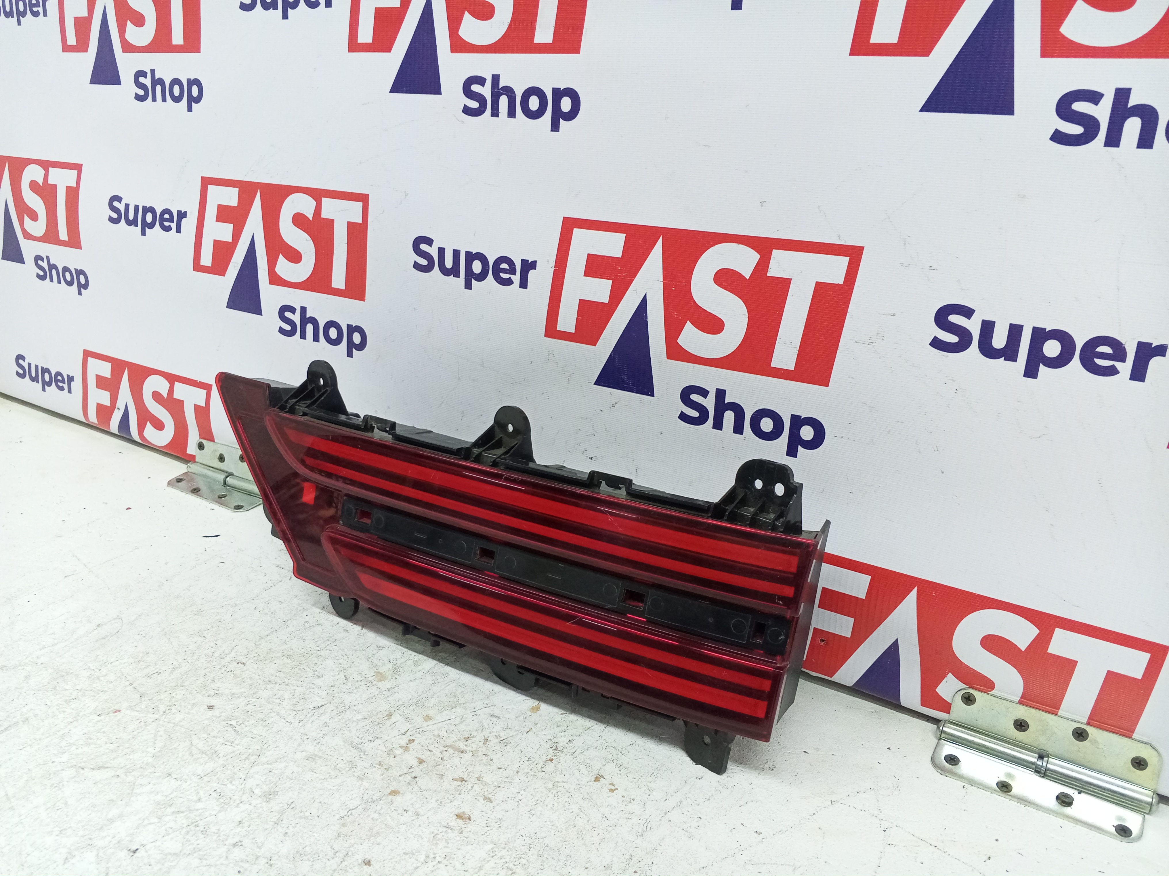 фонарь задний правый в крышку Genesis GV70