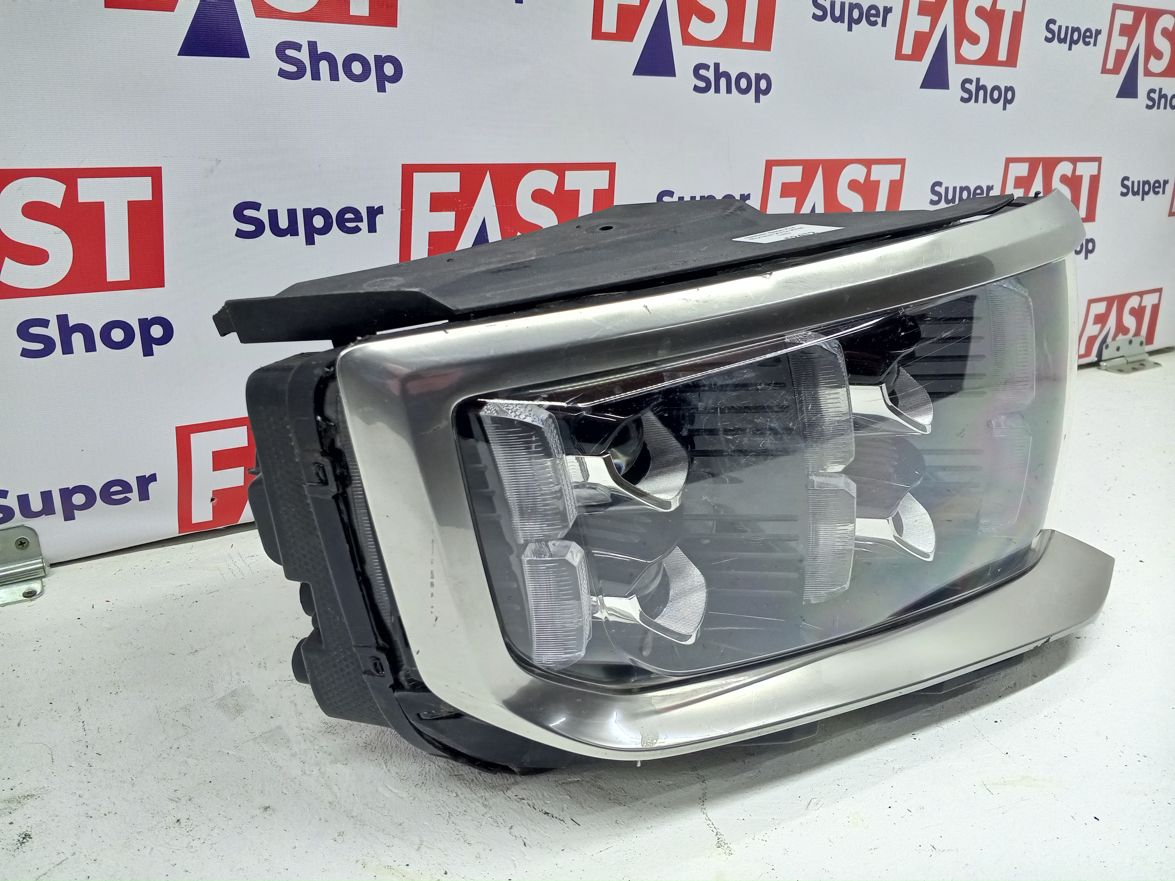 правая фара Kia Mohave 2019-2024 LED