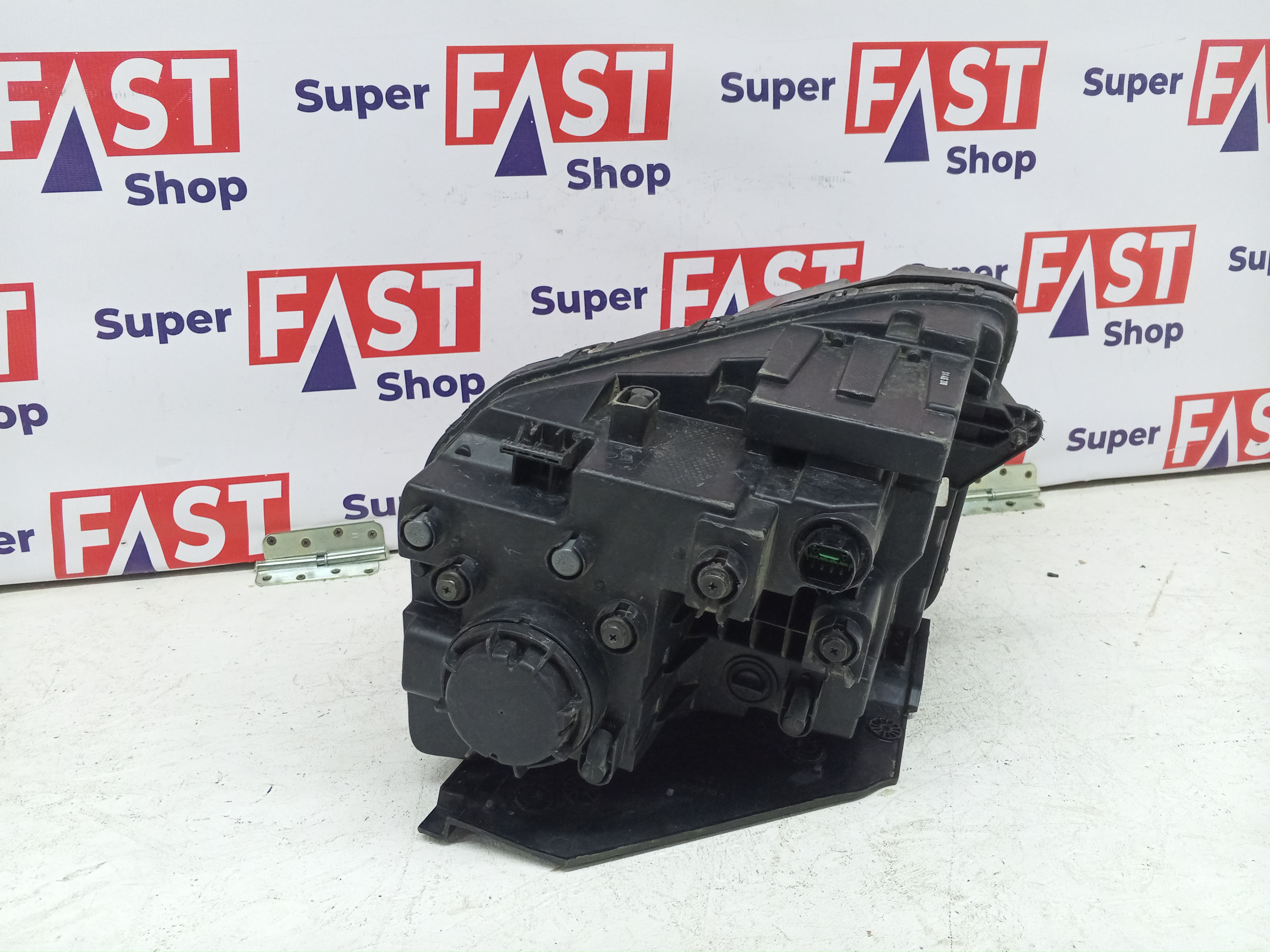 Фара правая Kia Mohave 2019-2024 LED