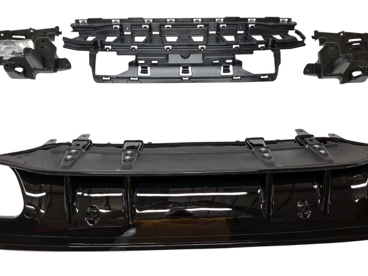 Mercedes W205 рестайлинг диффузор AMG 63 чeрный глянец без насадок