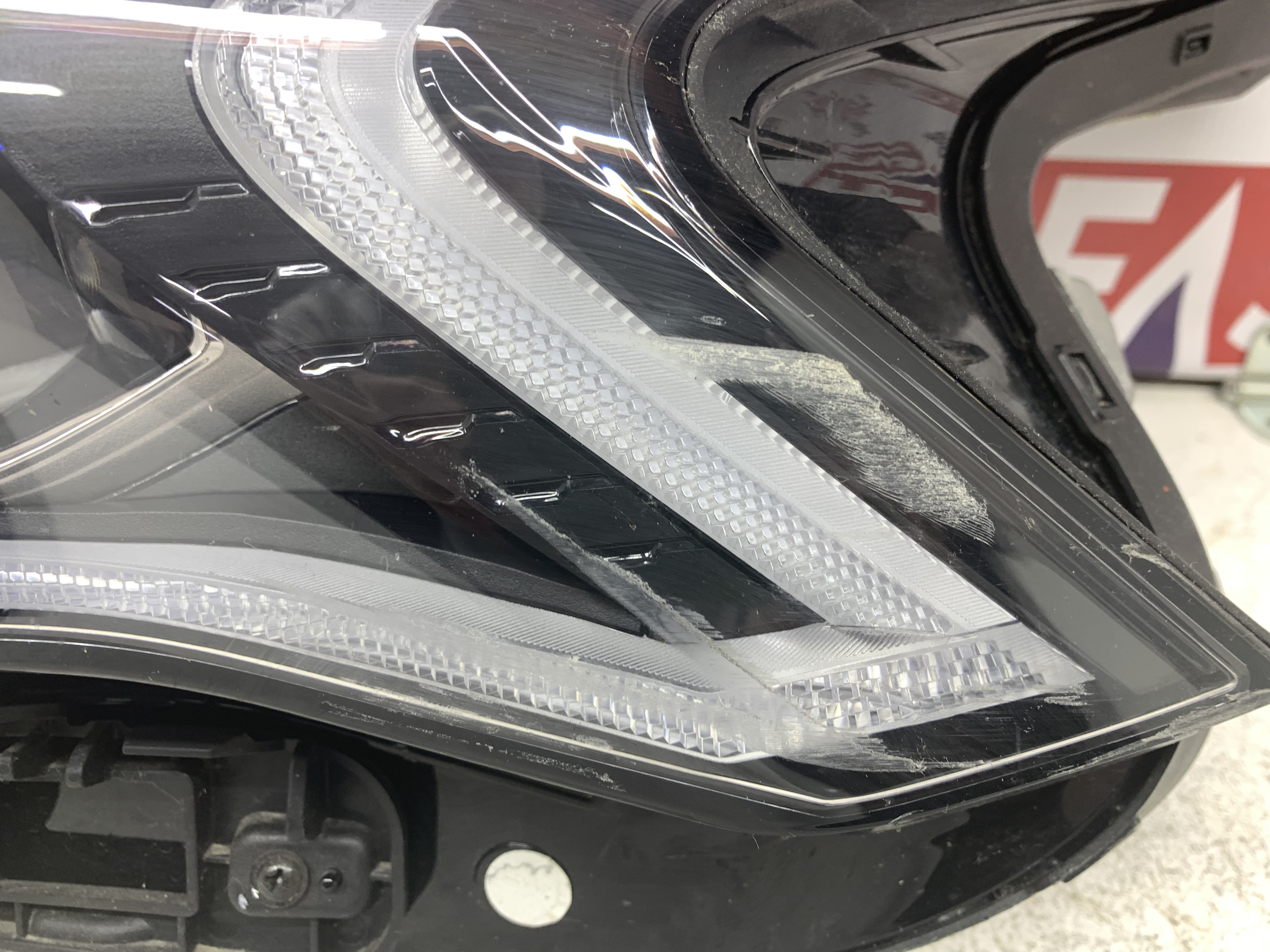 Kia K5 фара левая LED на 3 линзы оригинал бу