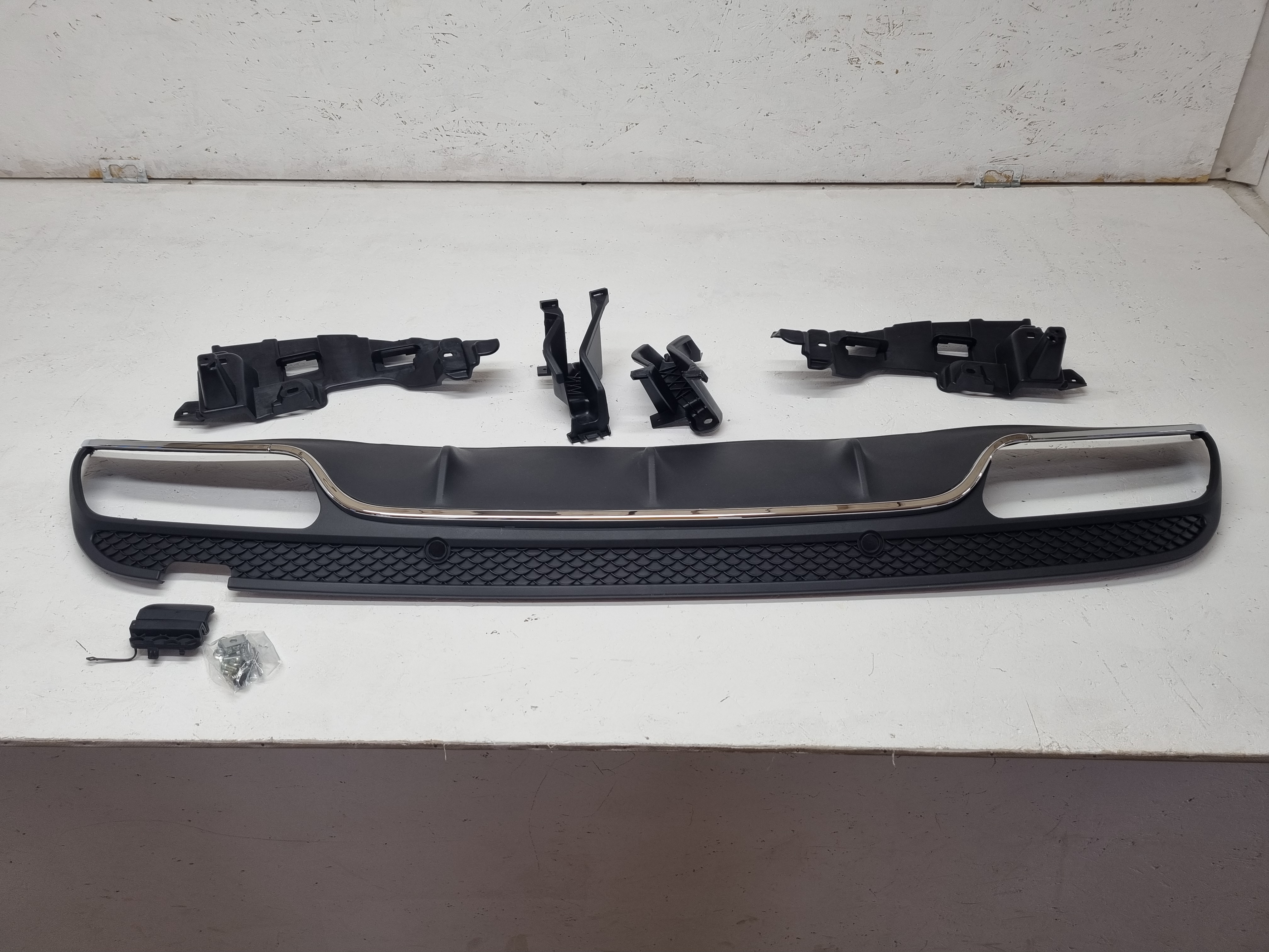 Дефект 6 Mercedes W205 дорестайлинг диффузор AMG 63 без насадок