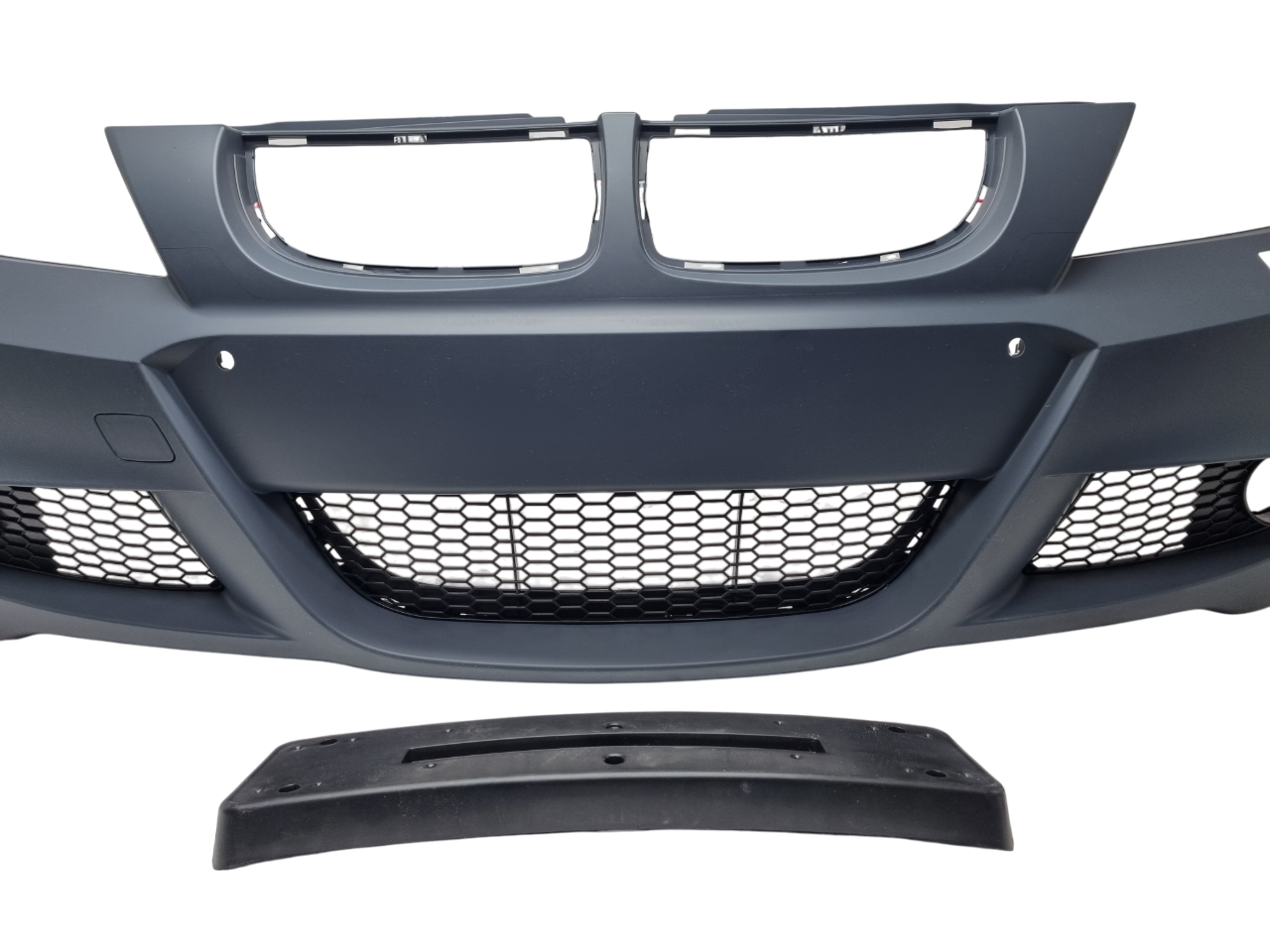 BMW E90 дорестайлинг бампер М пакет под парктроники