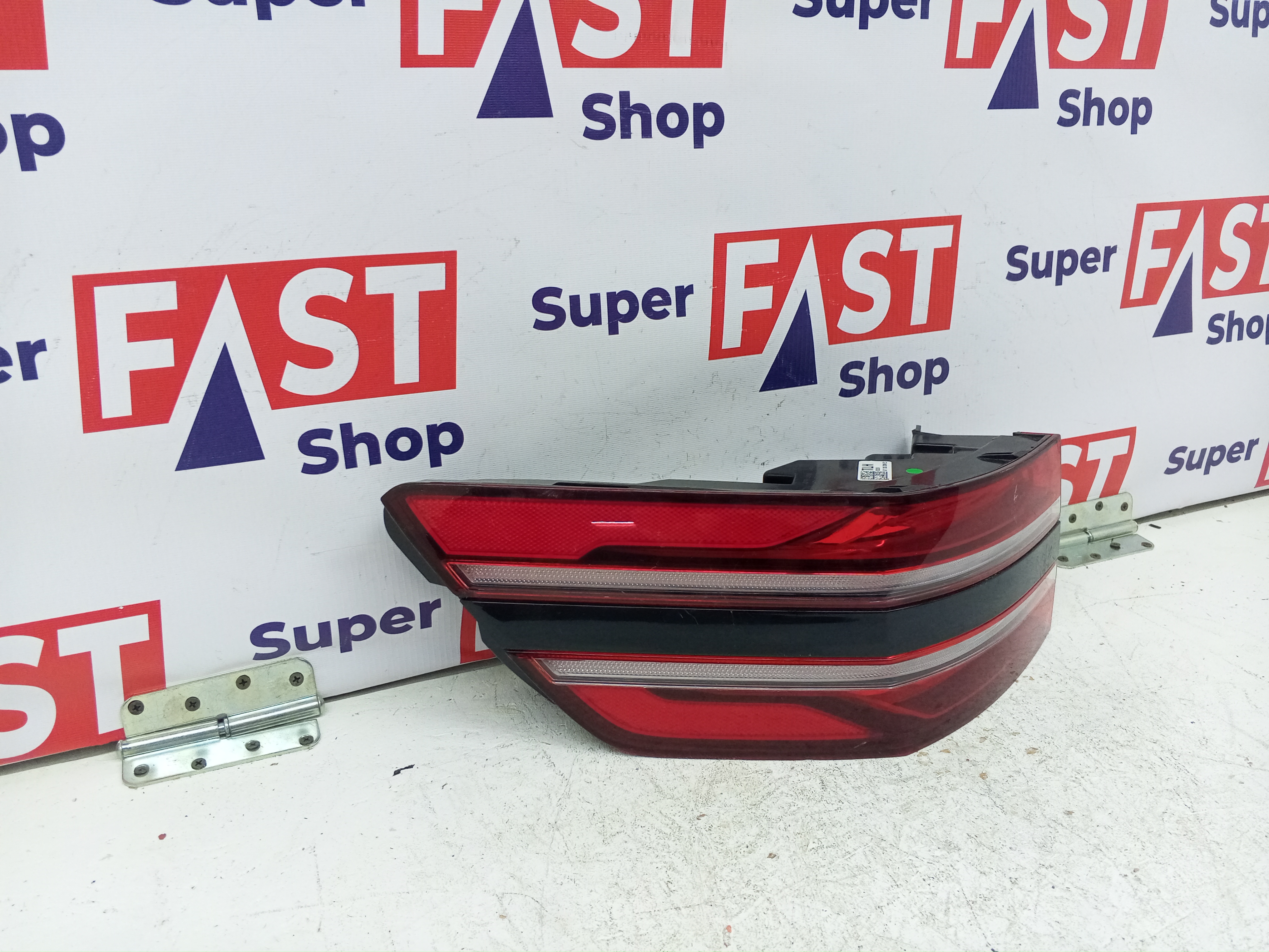 Genesis GV80 задний левый фонарь