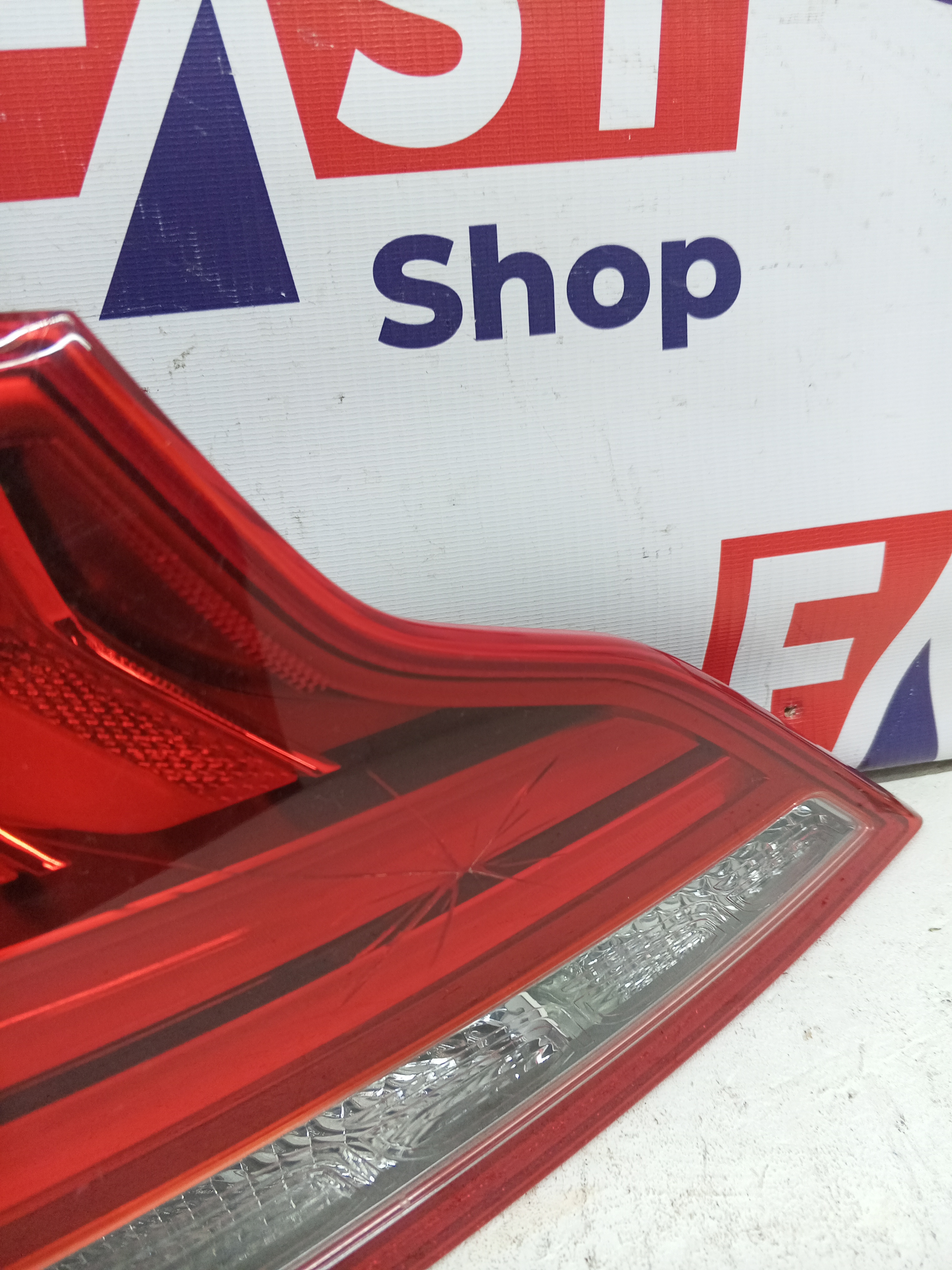 задний левый фонарь Genesis G70 2017-2021 дефект