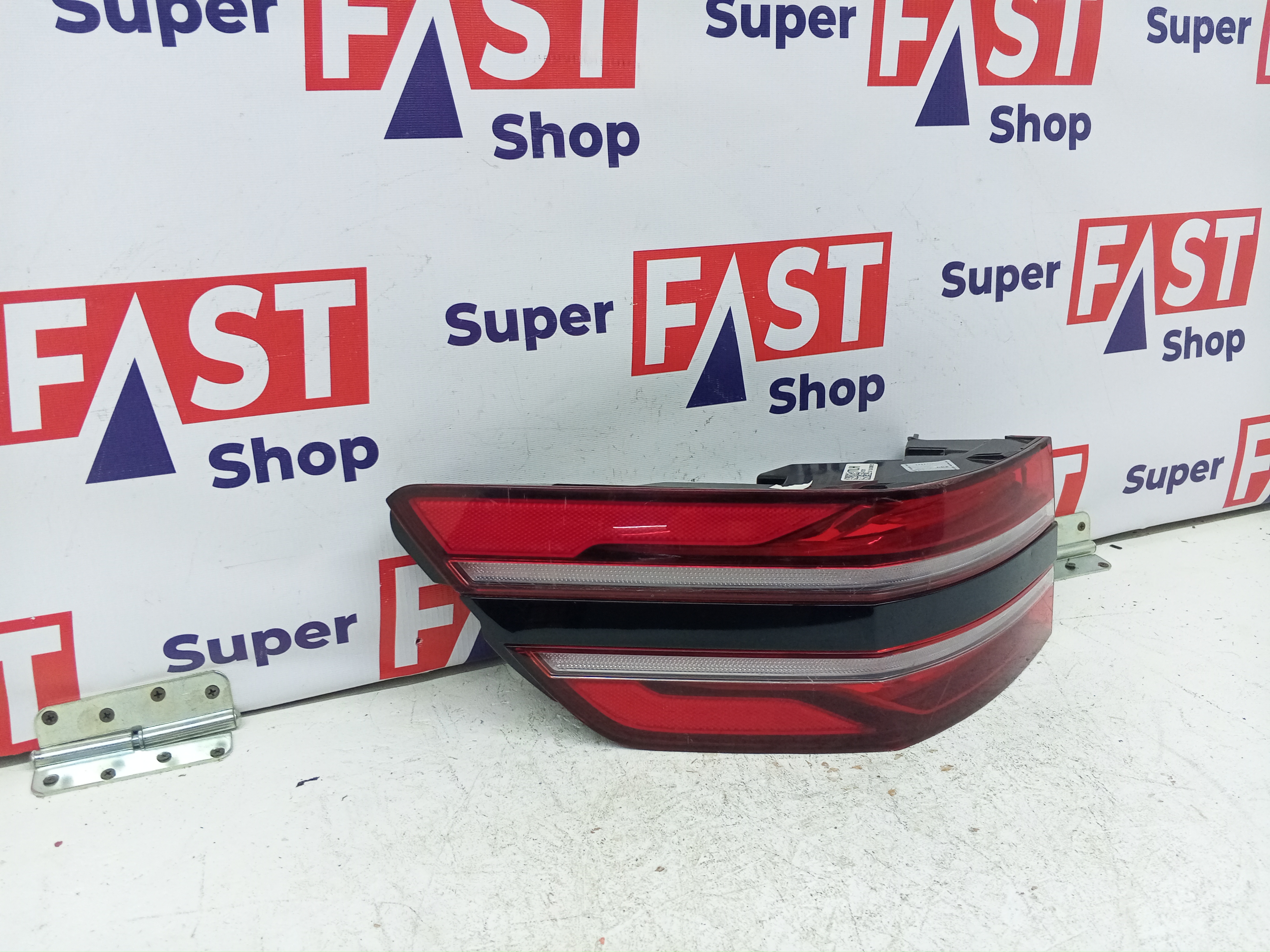 Genesis GV80 фонарь левый задний