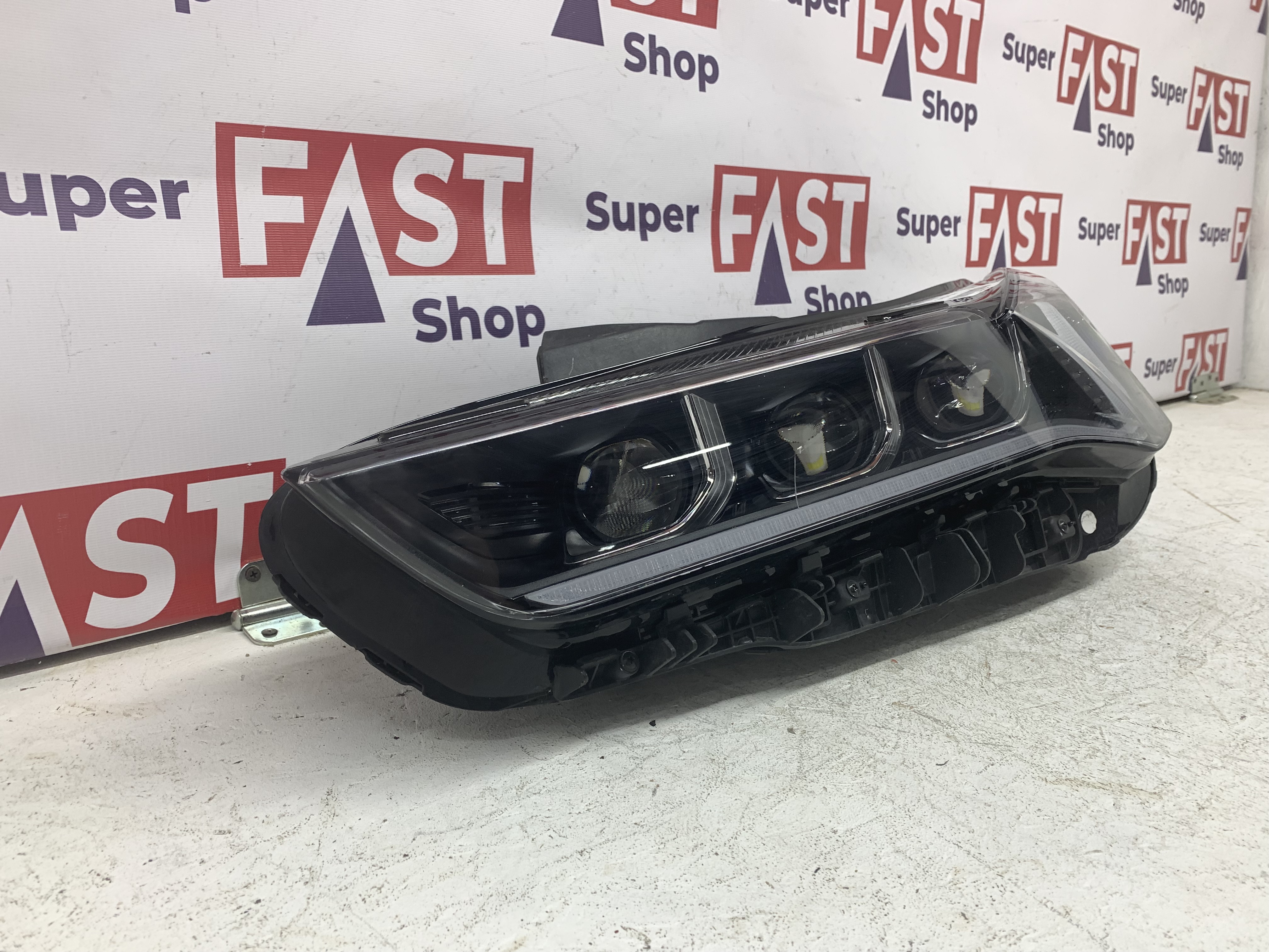 Kia K5 фара левая LED на 3 линзы оригинал бу