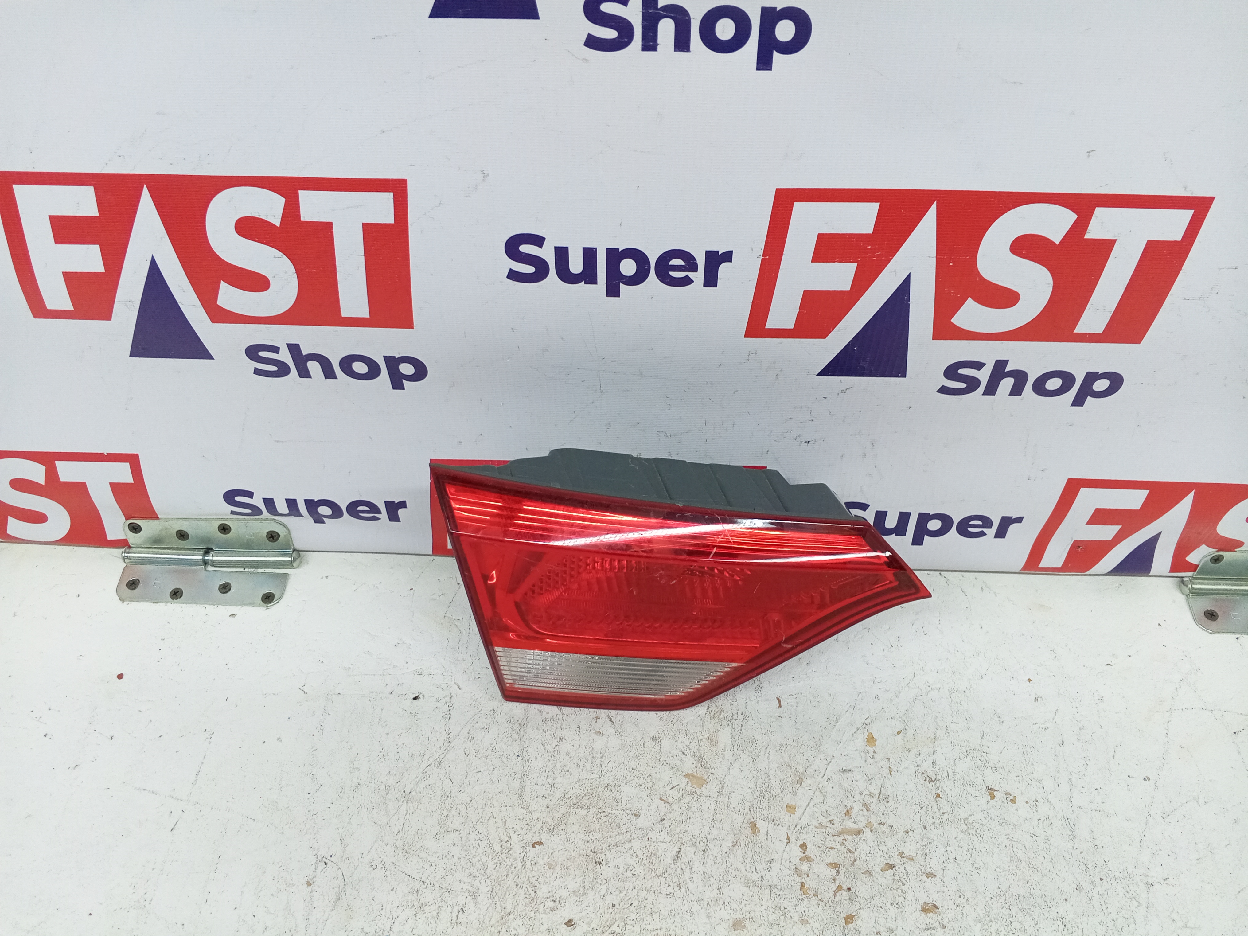 Kia Rio 4 фонарь задний левый галоген в крышку