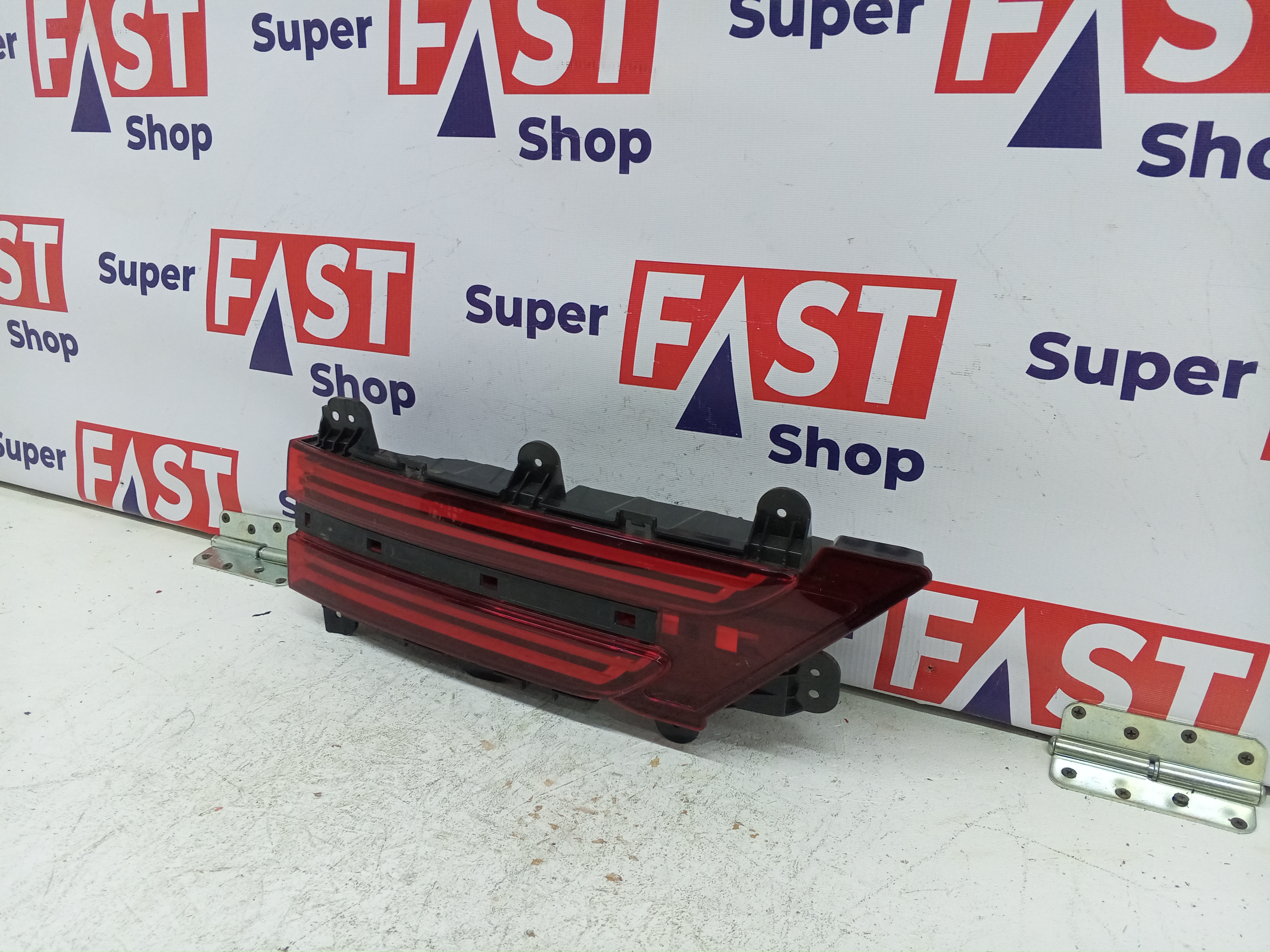 Genesis GV70 задний левый фонарь в крышку