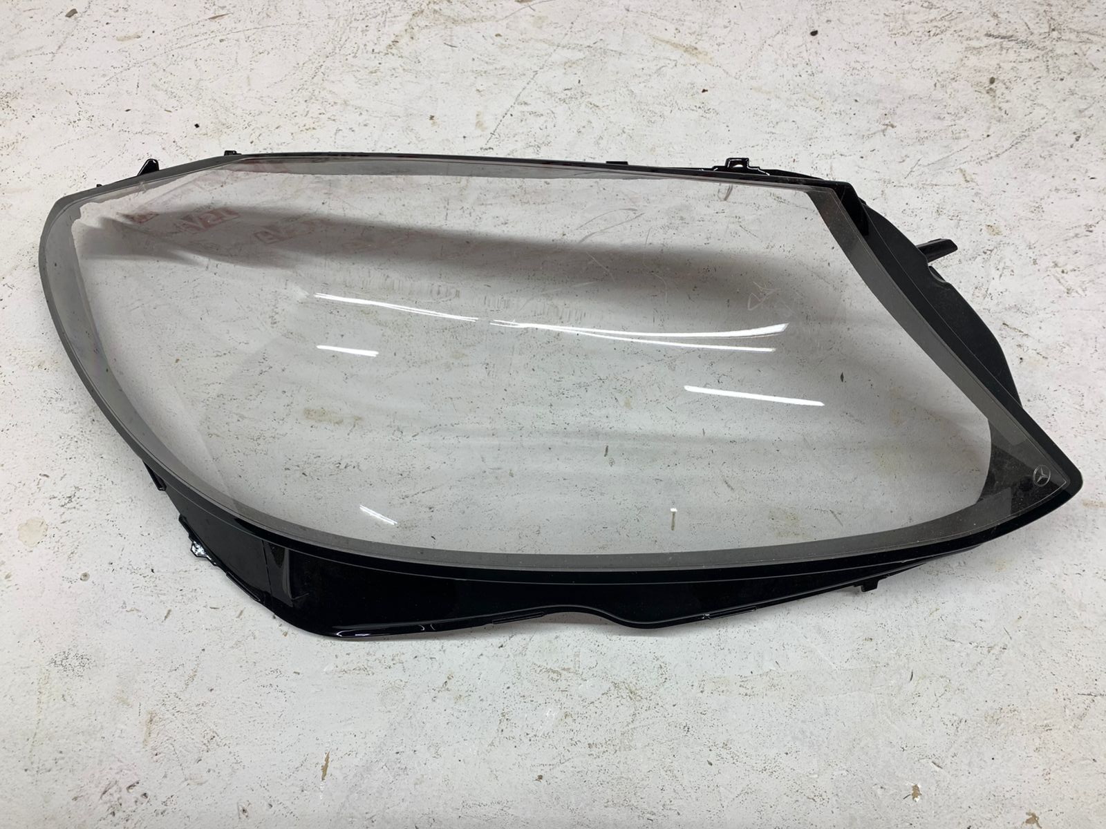 Дефект 2 Mercedes W205 дорестайлинг стекло правое для фары