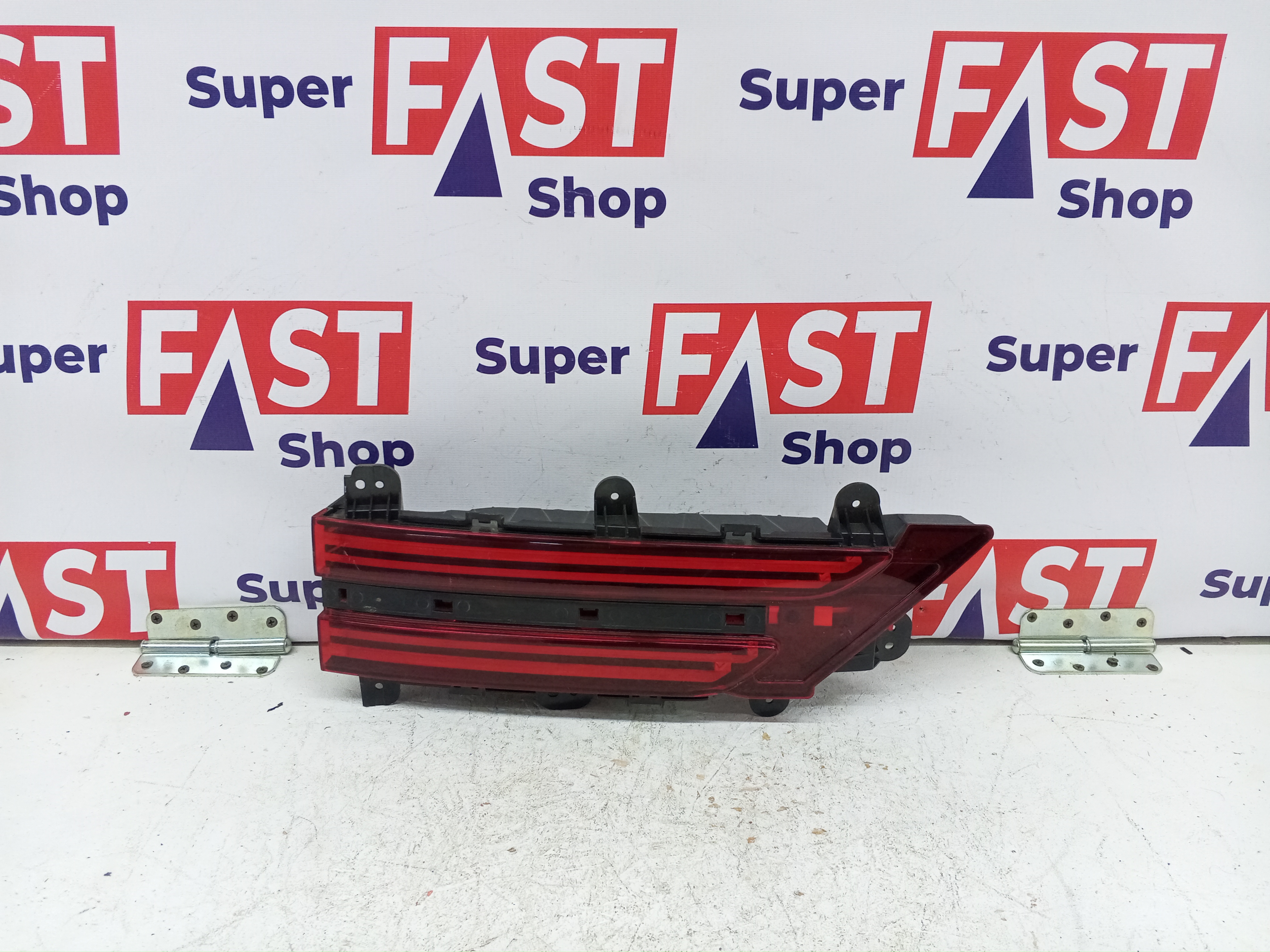 Genesis GV70 задний левый фонарь в крышку