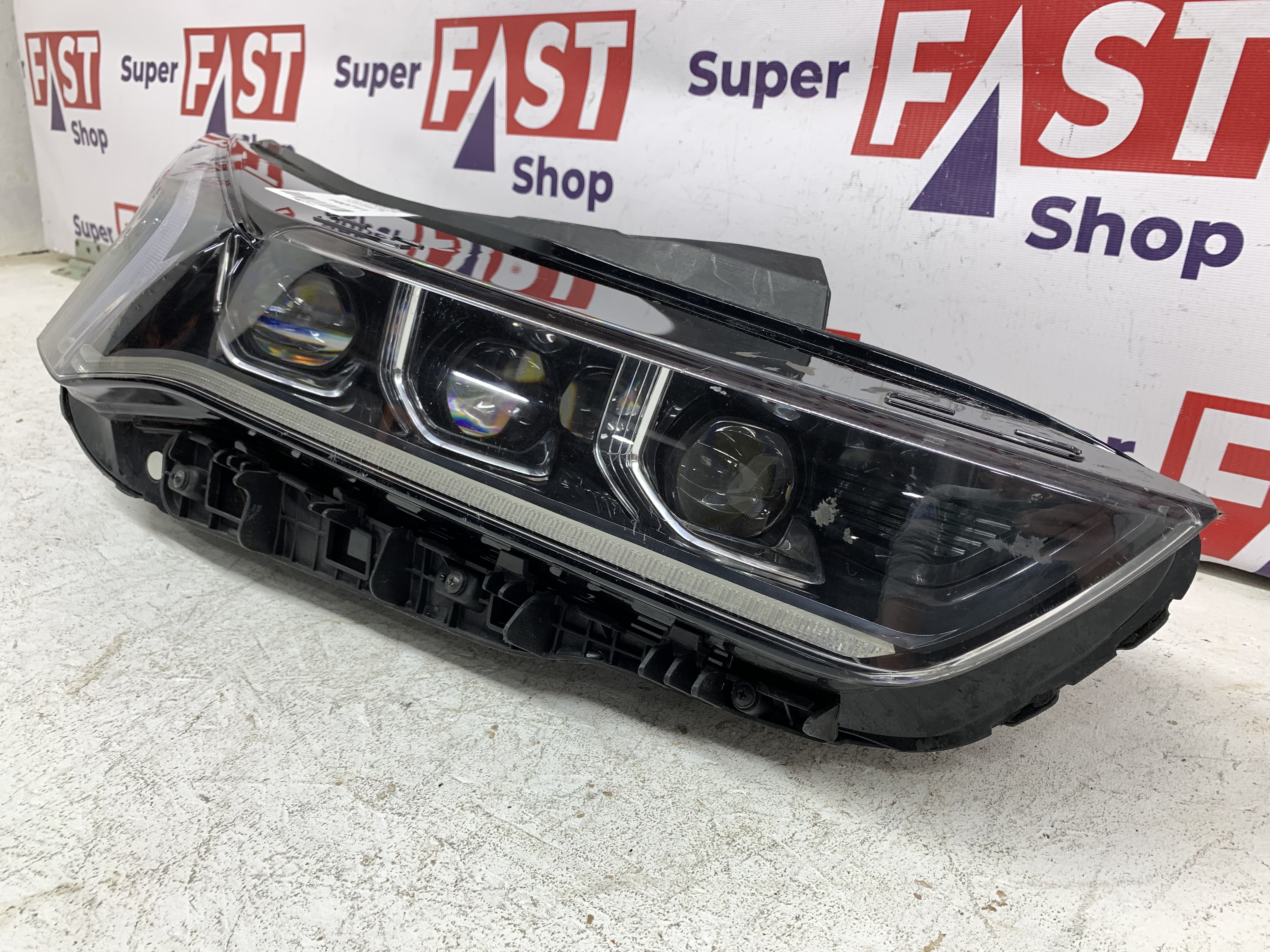 Kia K5 фара правая LED на 3 линзы оригинал бу