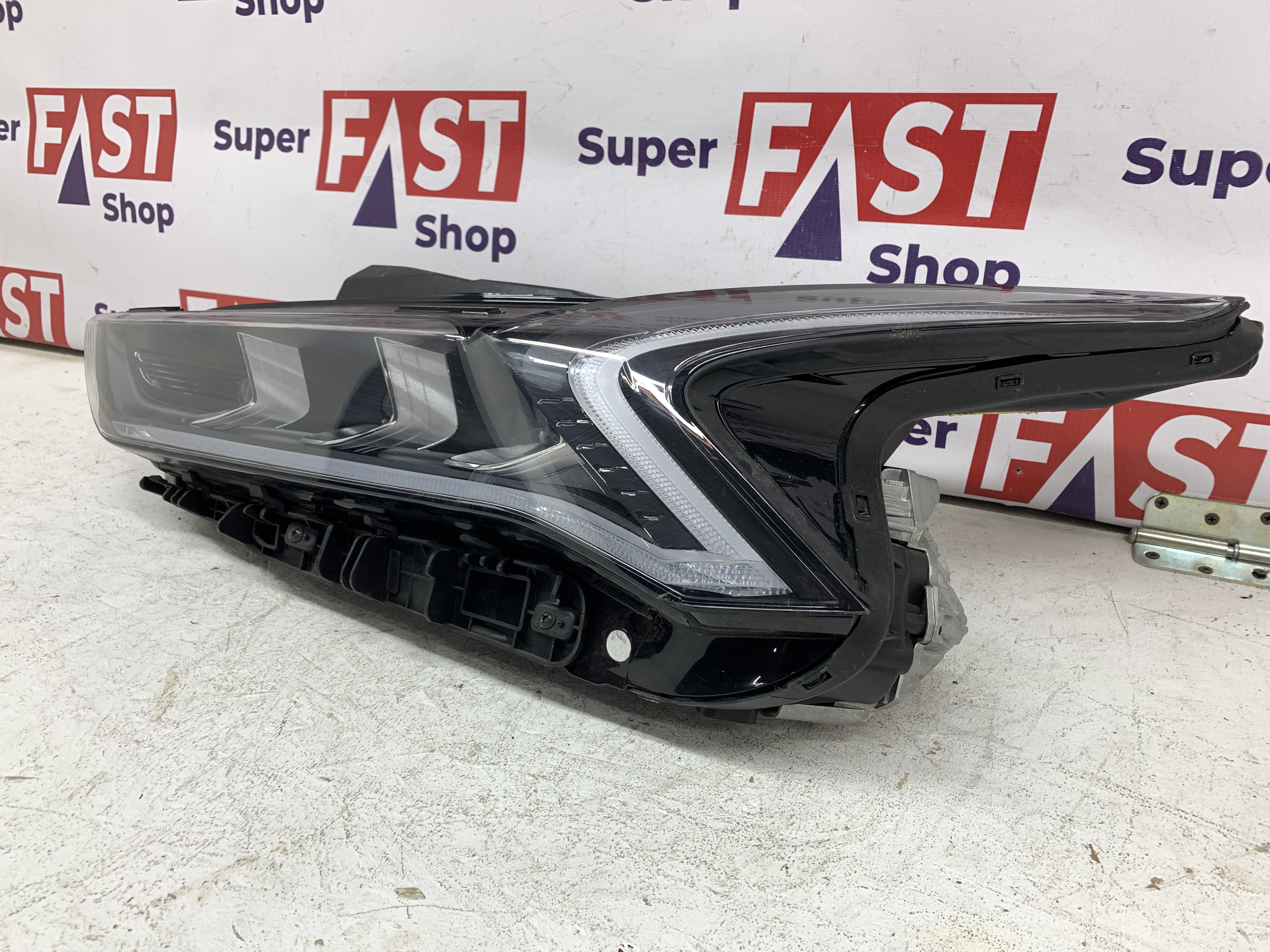 Kia K5 фара левая LED на 3 линзы оригинал бу