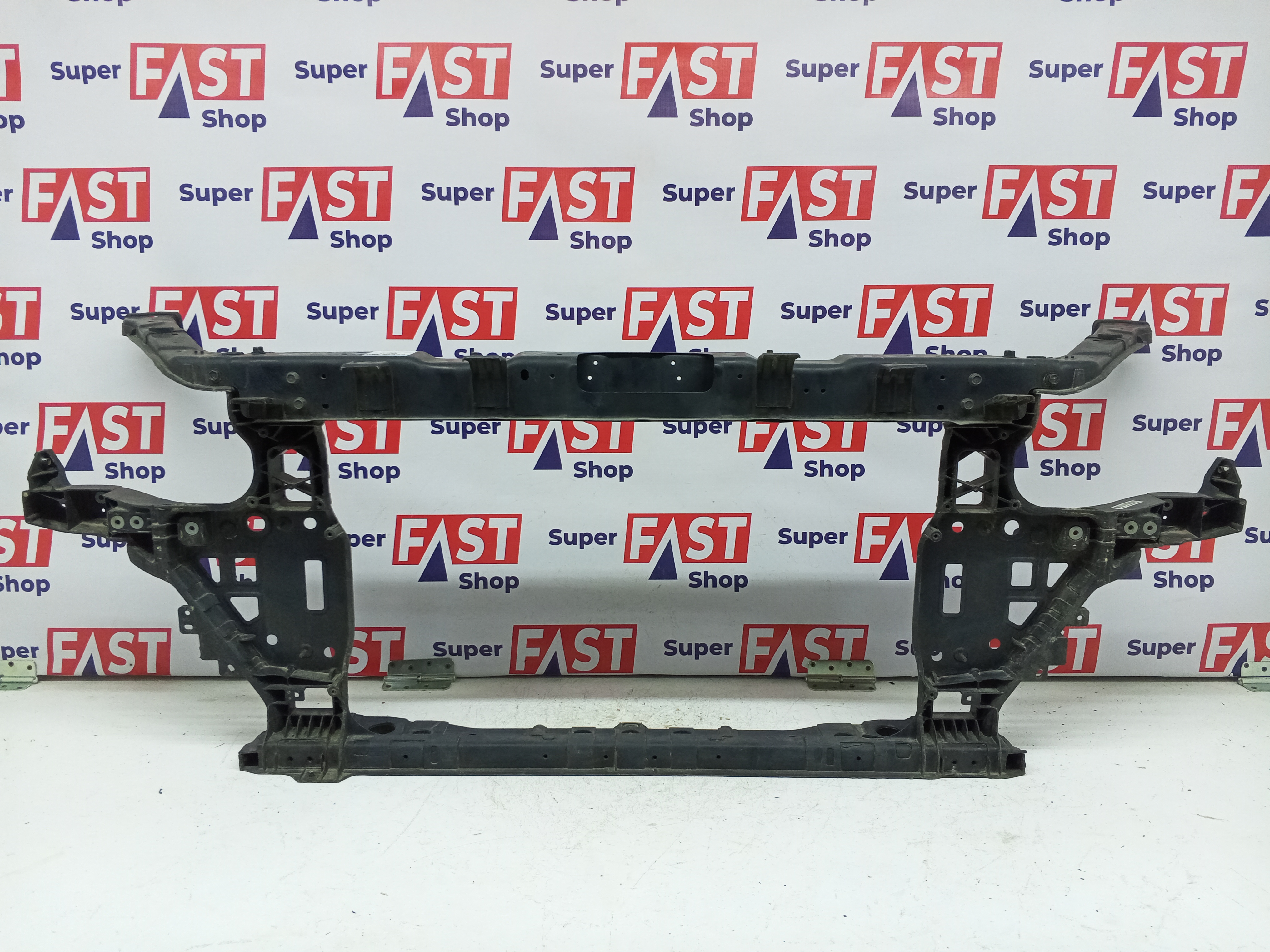 Genesis G80 передняя панель / телевизор