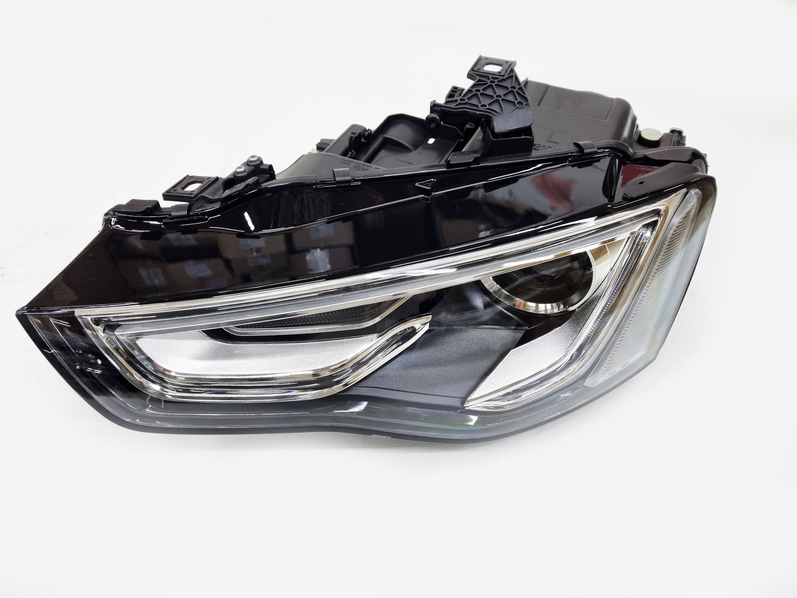 Audi A5 8T рестайлинг фара ксенон левая