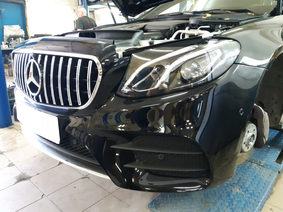 Mercedes W213 дорестайлинг решетка радиатора GT хром