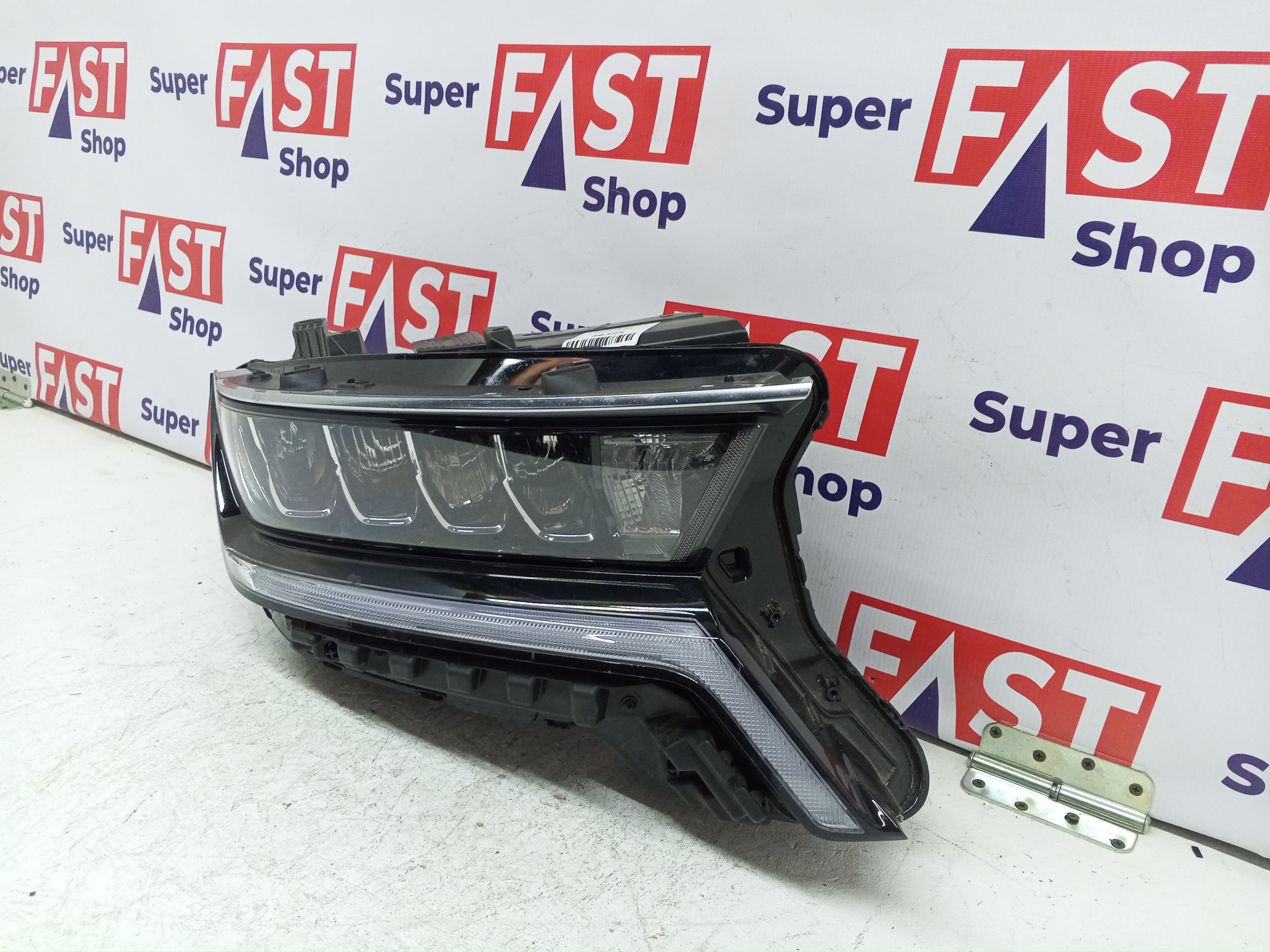 правая фара Kia Sorento 4 LED на 4 отражателя