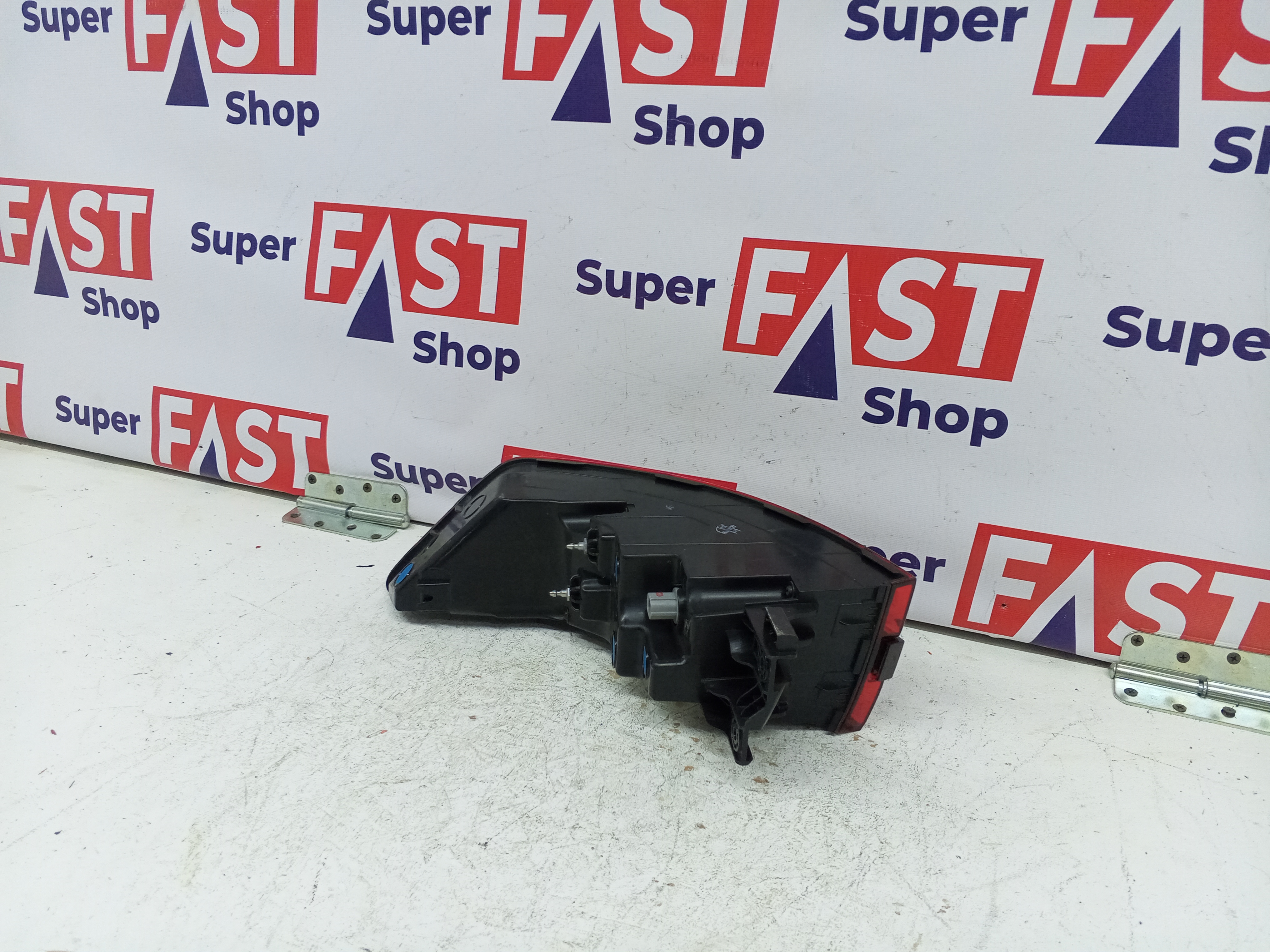 Genesis GV70 фонарь задний левый внешний