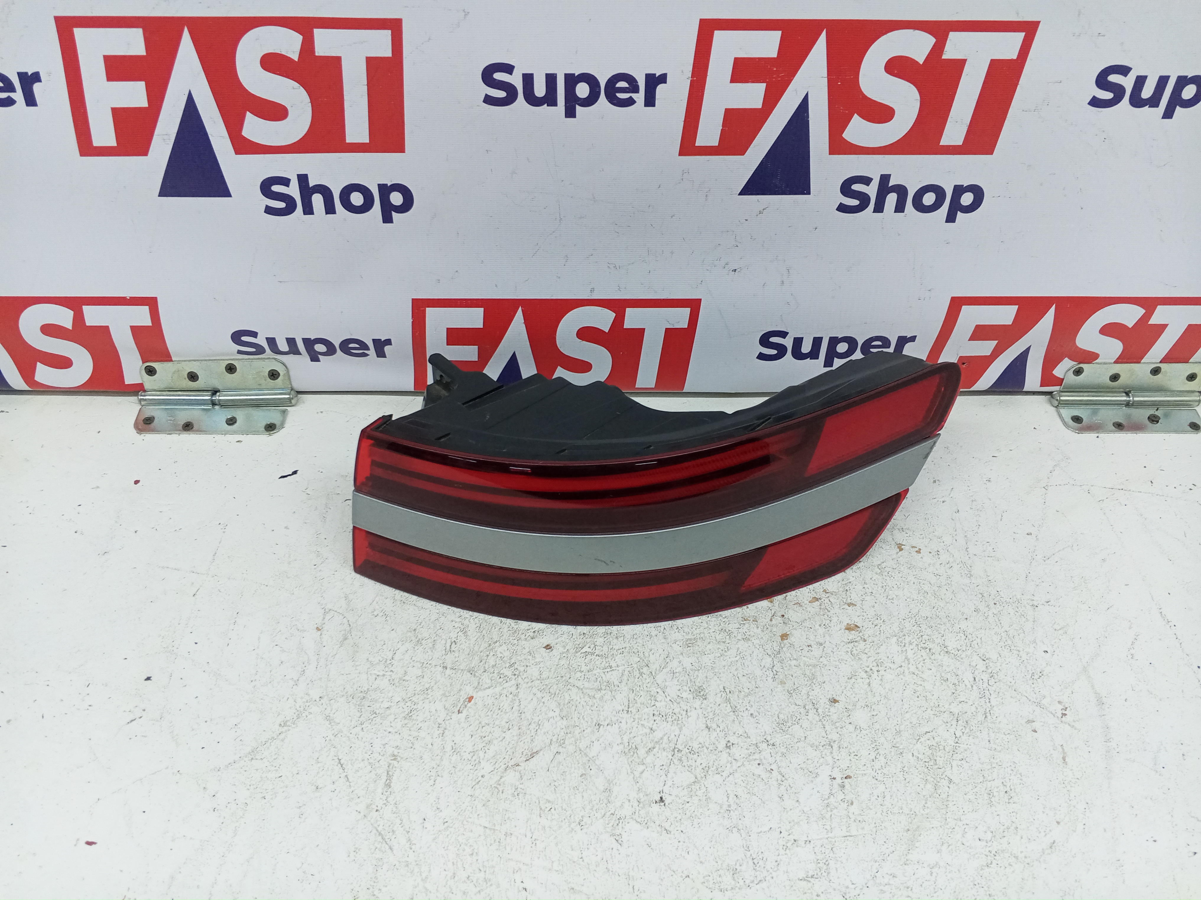 Genesis GV70 задний правый фонарь в крыло