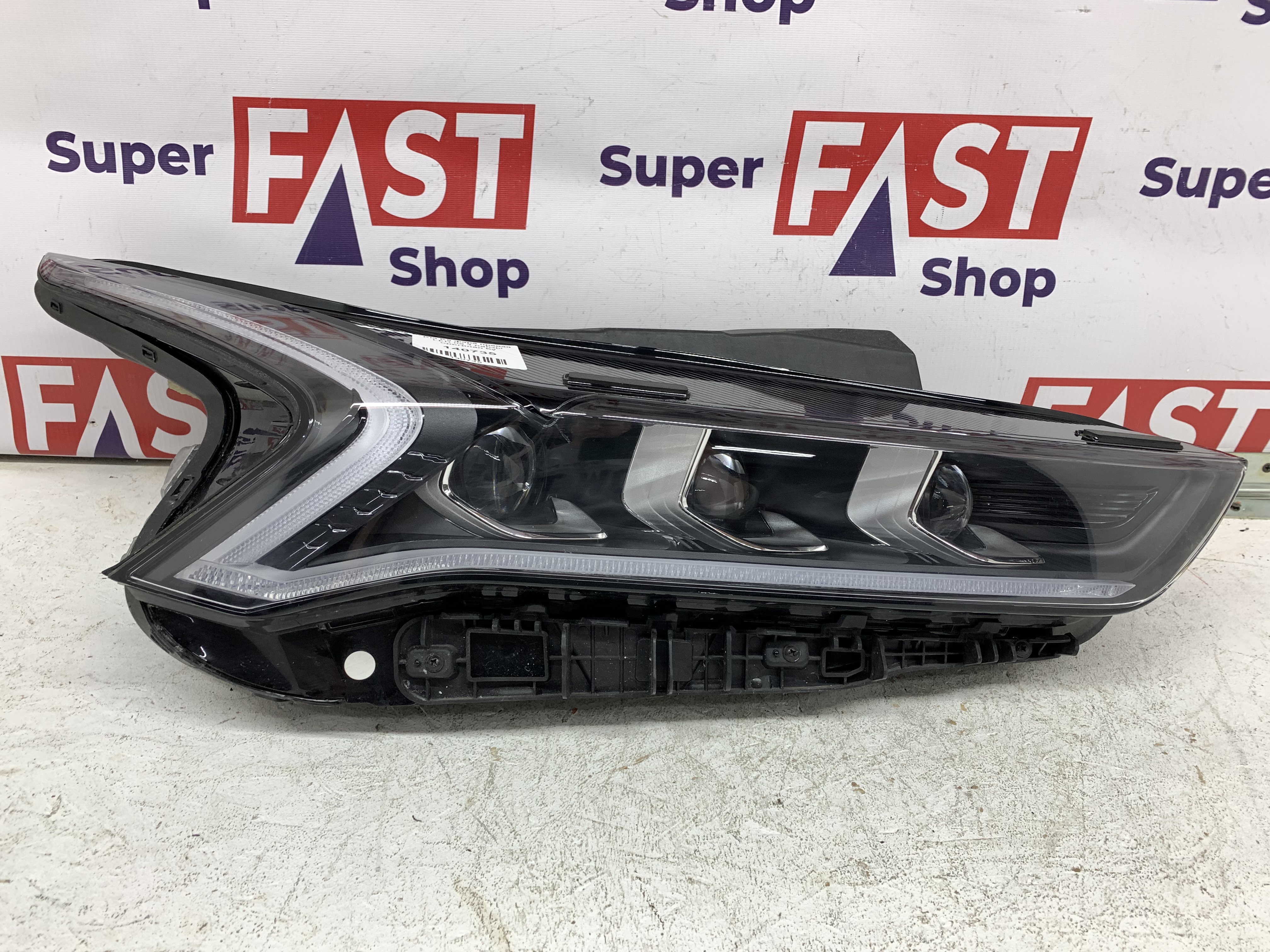 Kia K5 фара правая LED на 3 линзы оригинал бу