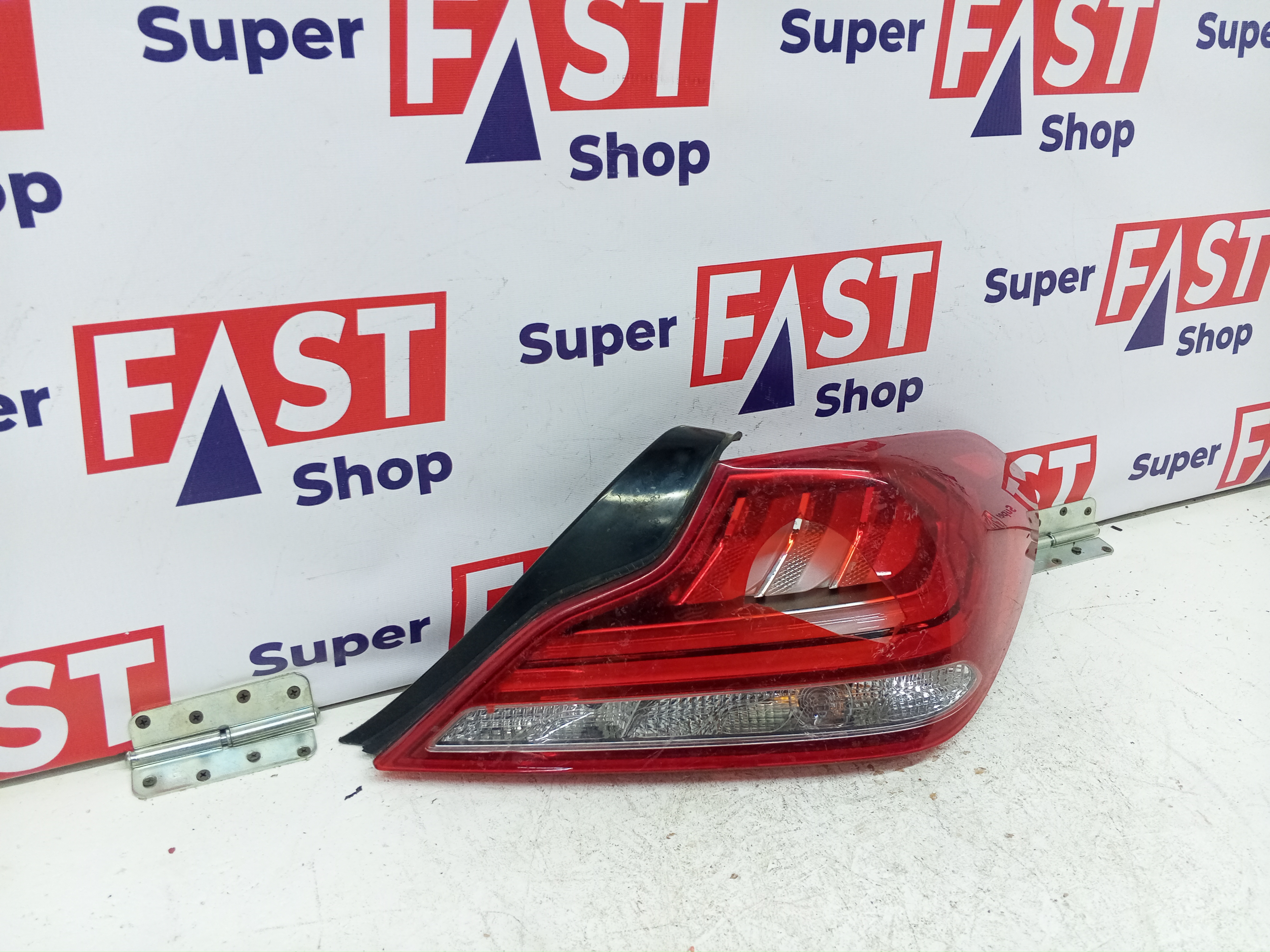 БИТЫЙ задний правый фонарь Genesis G70 2017-2021