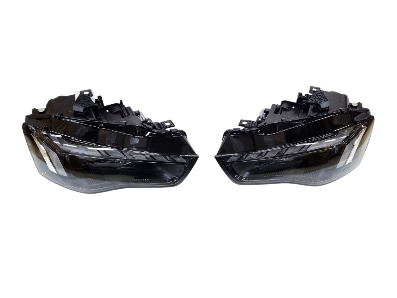 Audi A5 8T рестайлинг комплект фар с ксенона в LED Matrix