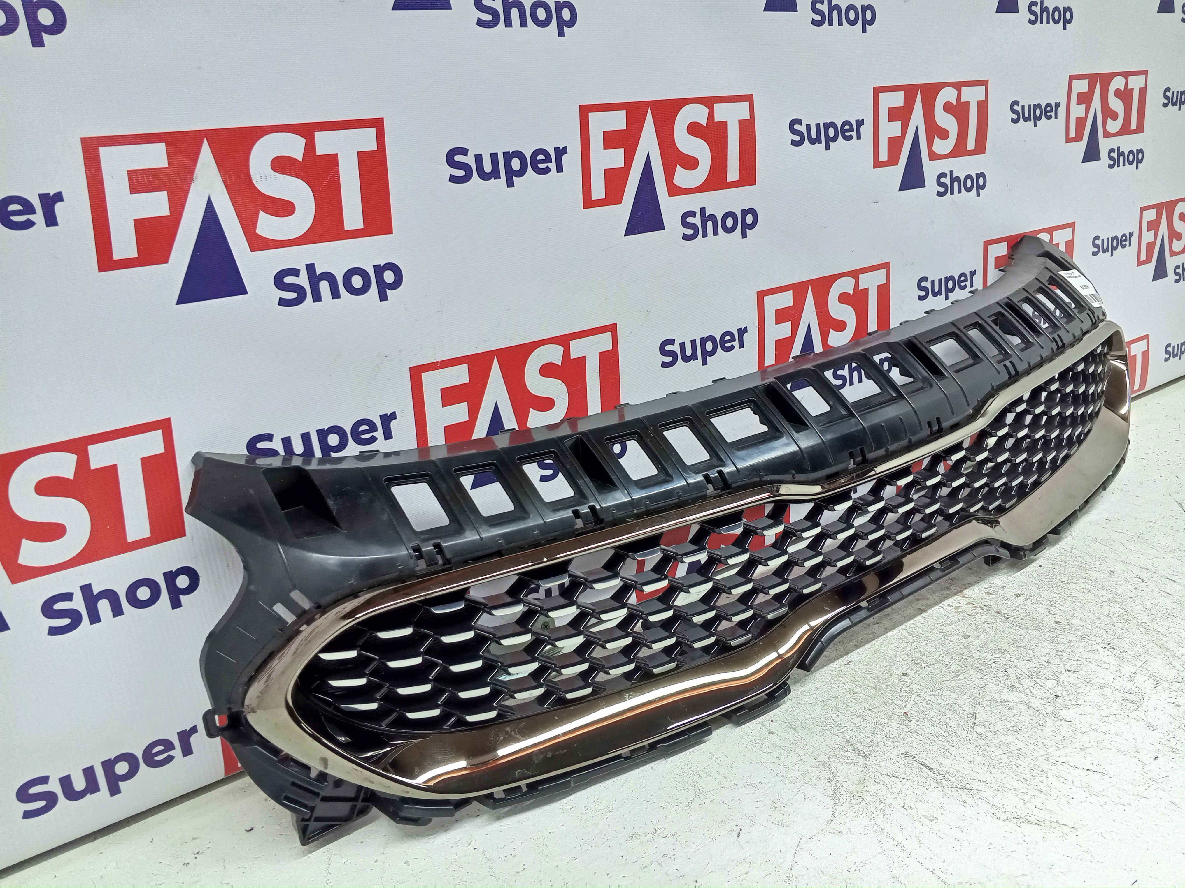 Kia Stinger GT решетка радиатора