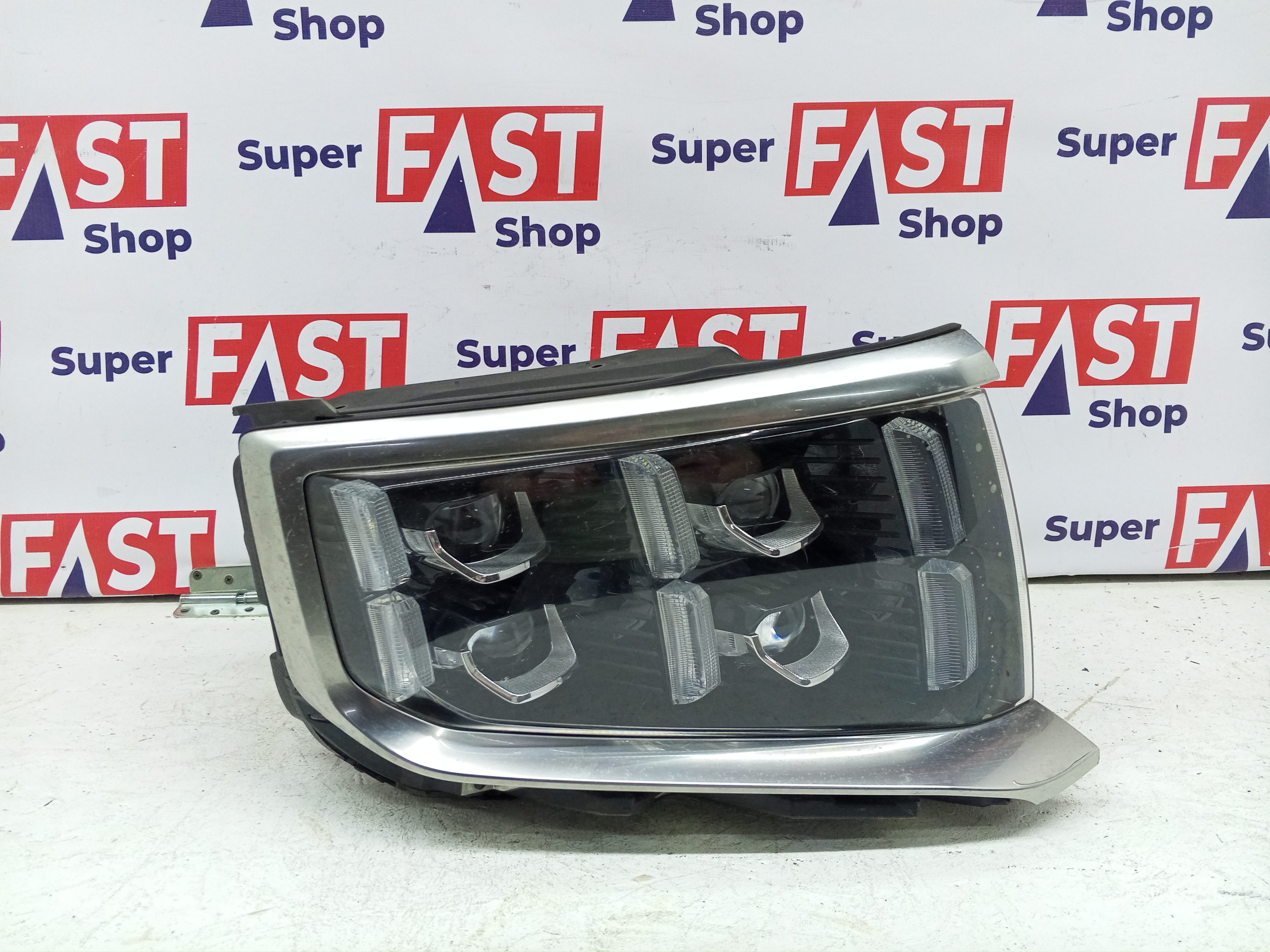 Фара правая Kia Mohave 2019-2024 LED