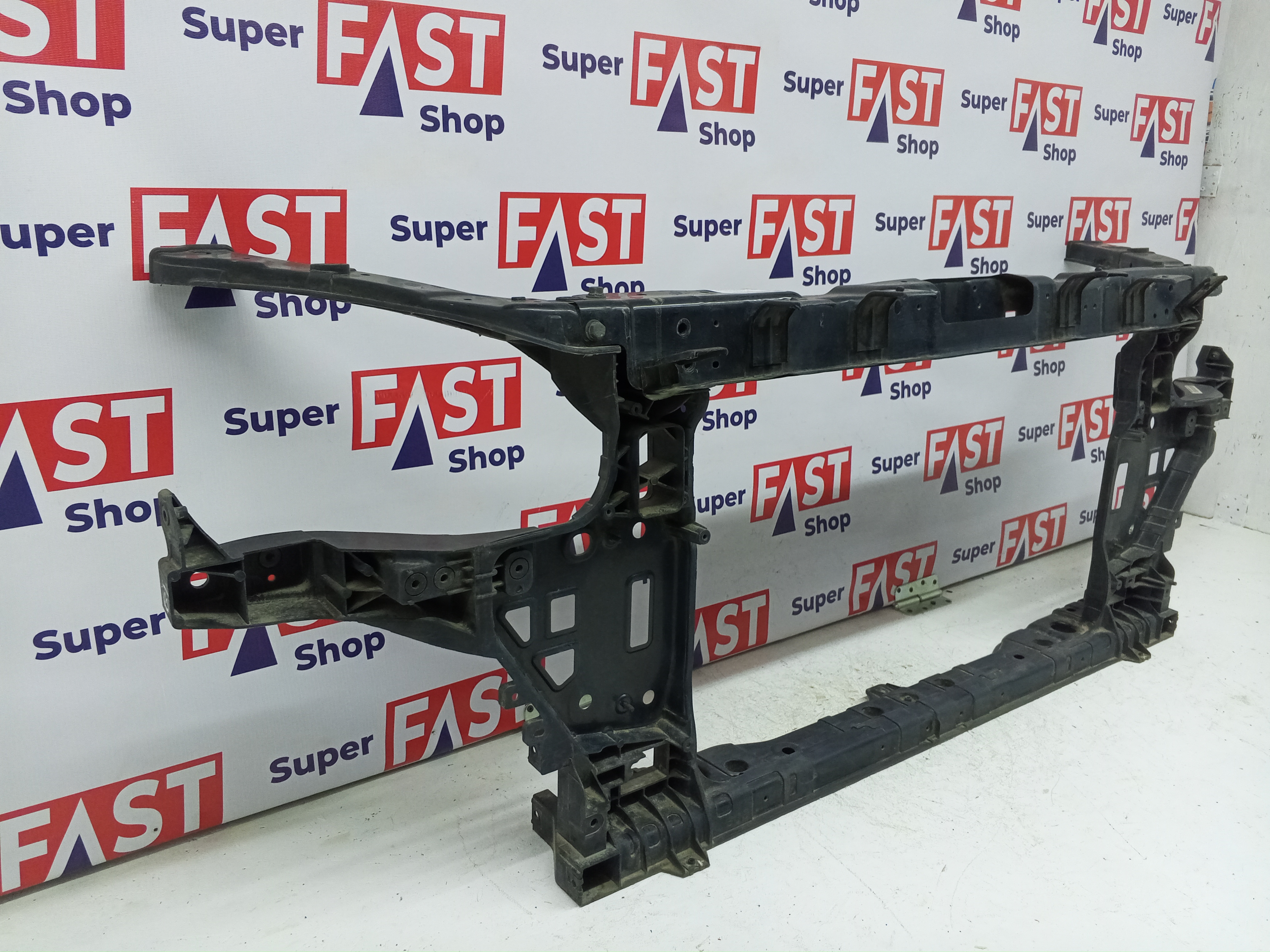 Genesis G80 передняя панель / телевизор