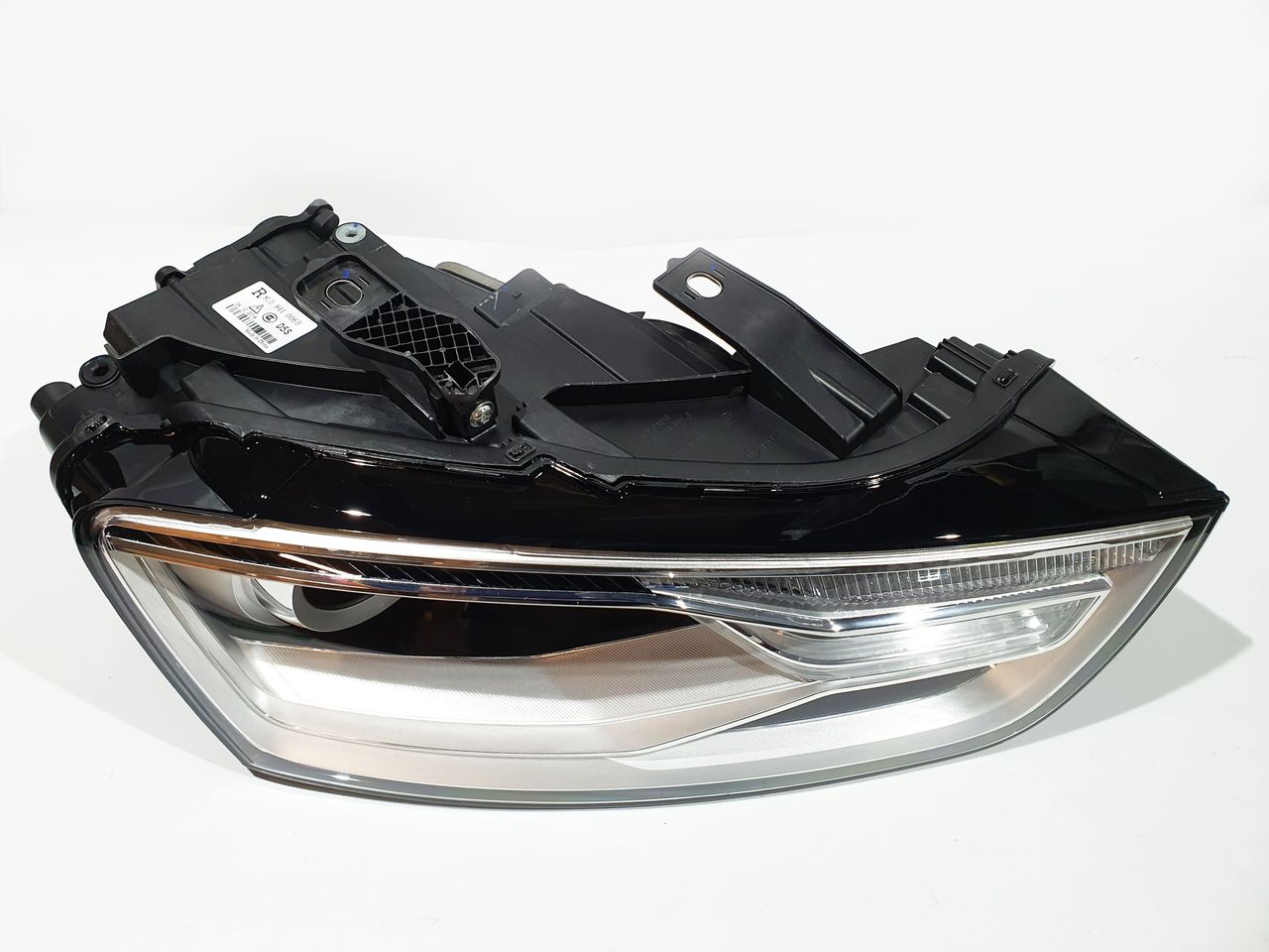 Audi Q3 8U 2014-2018 фара правая ксеноновая без блоков