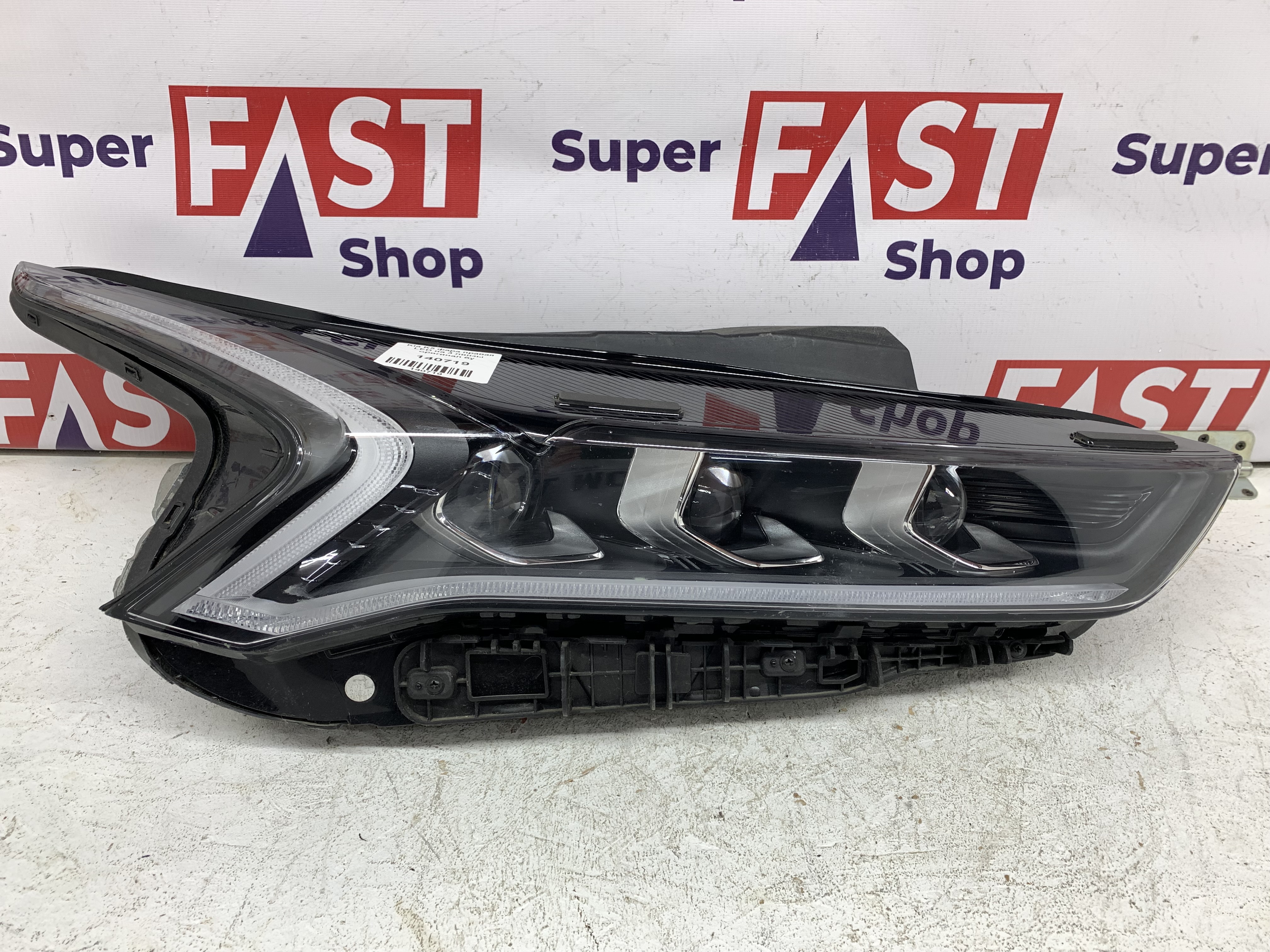 Kia K5 фара правая LED на 3 линзы оригинал бу