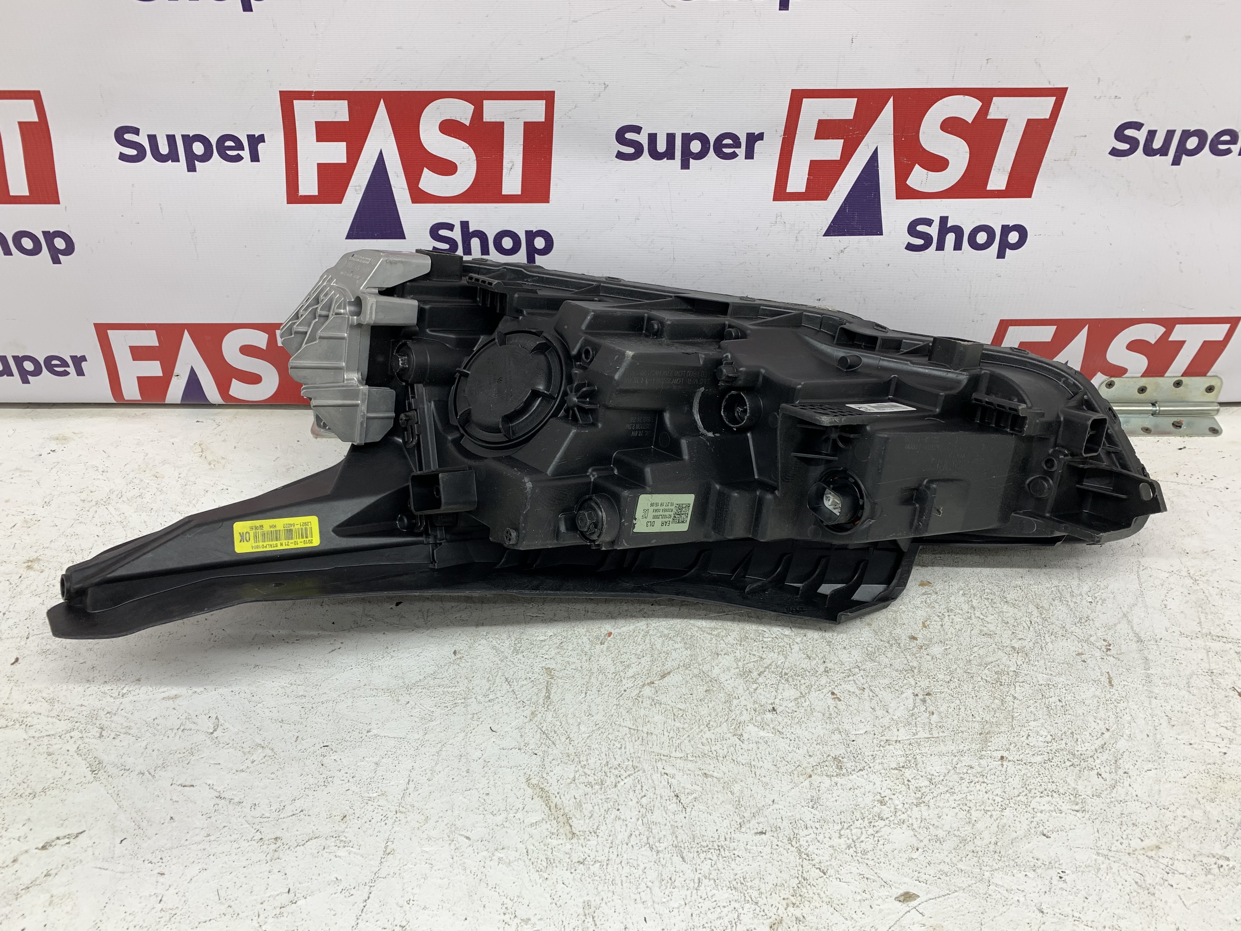 Kia K5 фара правая LED на 3 линзы оригинал бу