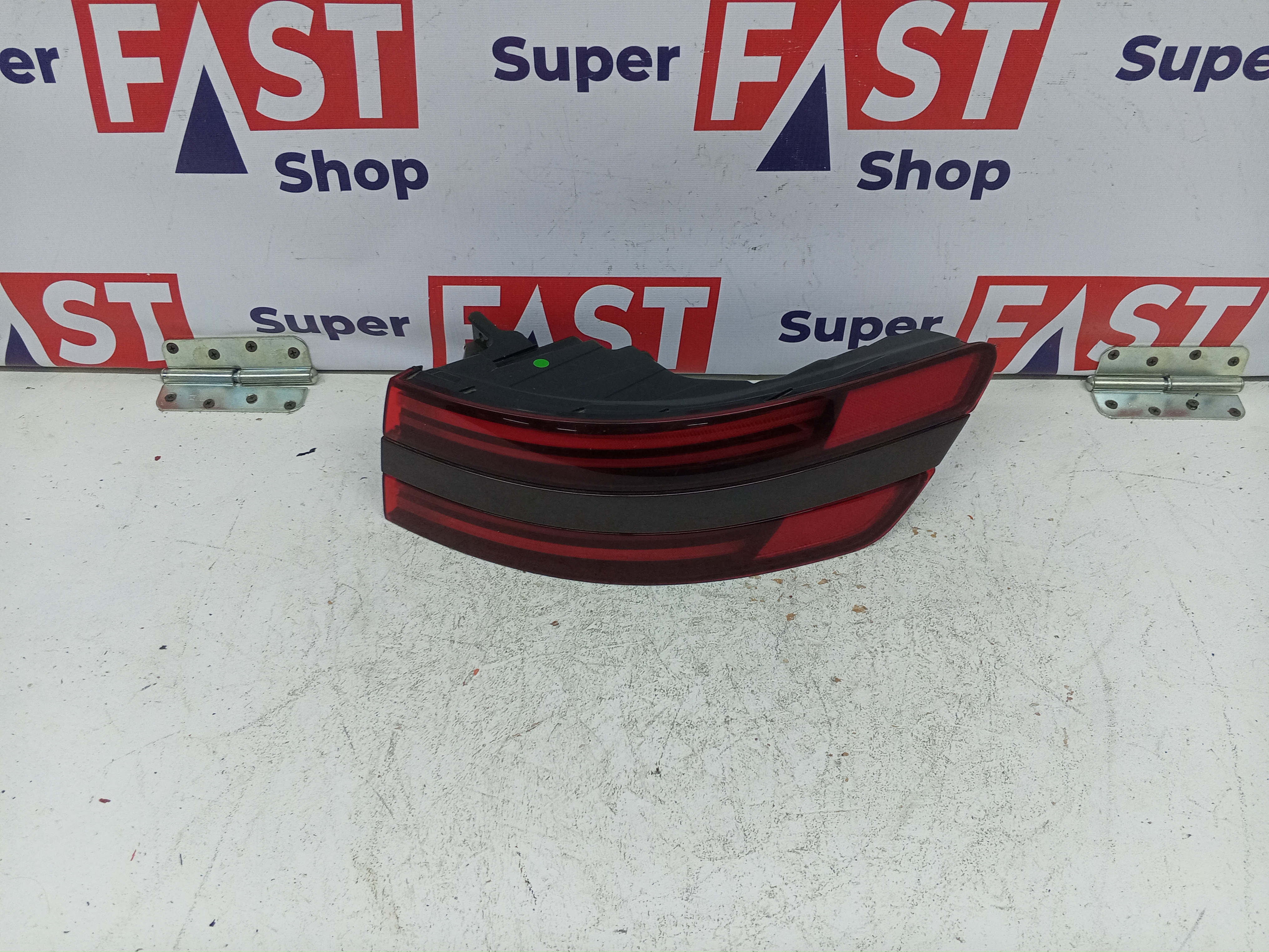 Genesis GV70 фонарь задний правый внешний