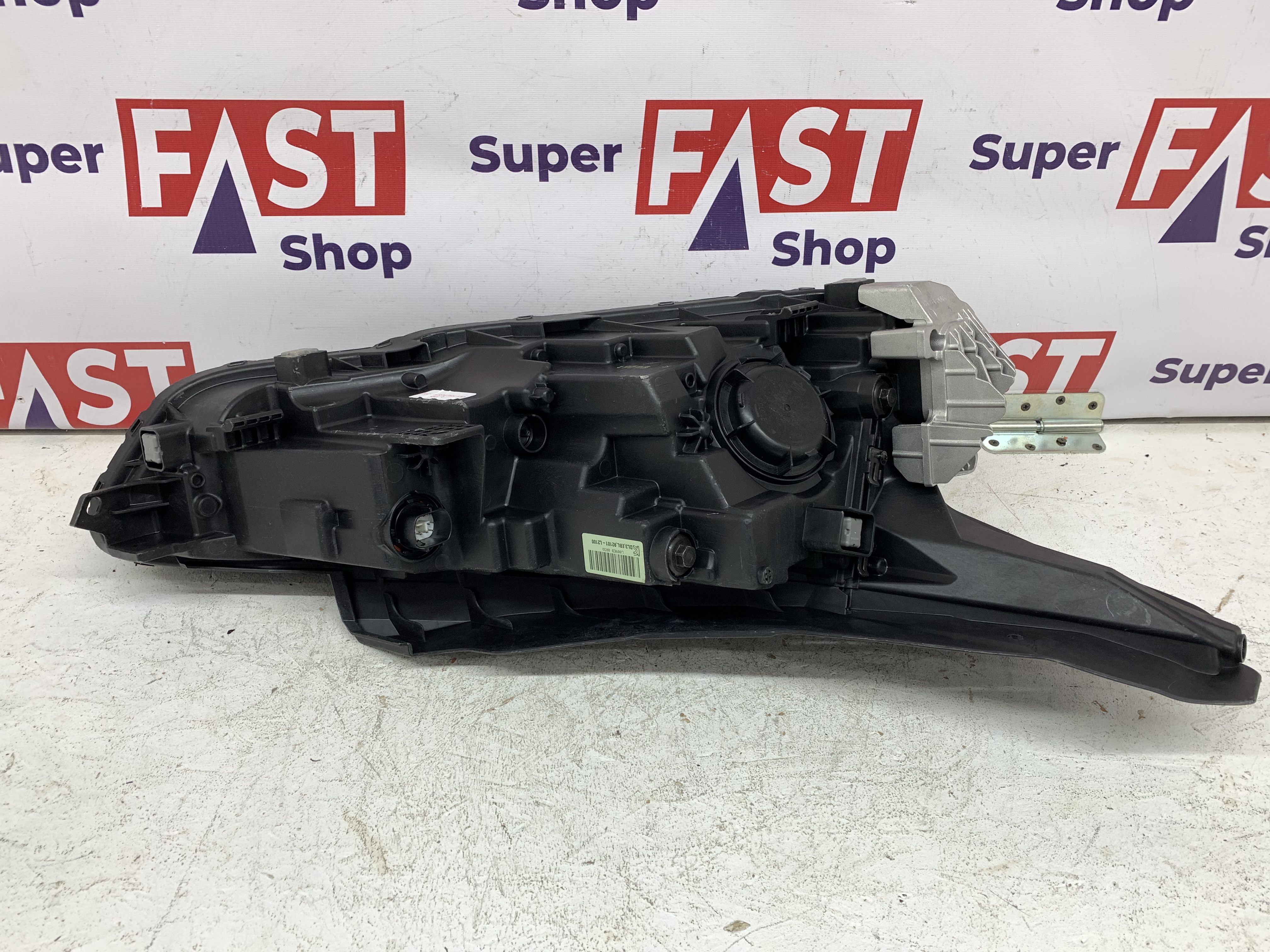 Kia K5 фара левая LED на 3 линзы оригинал бу