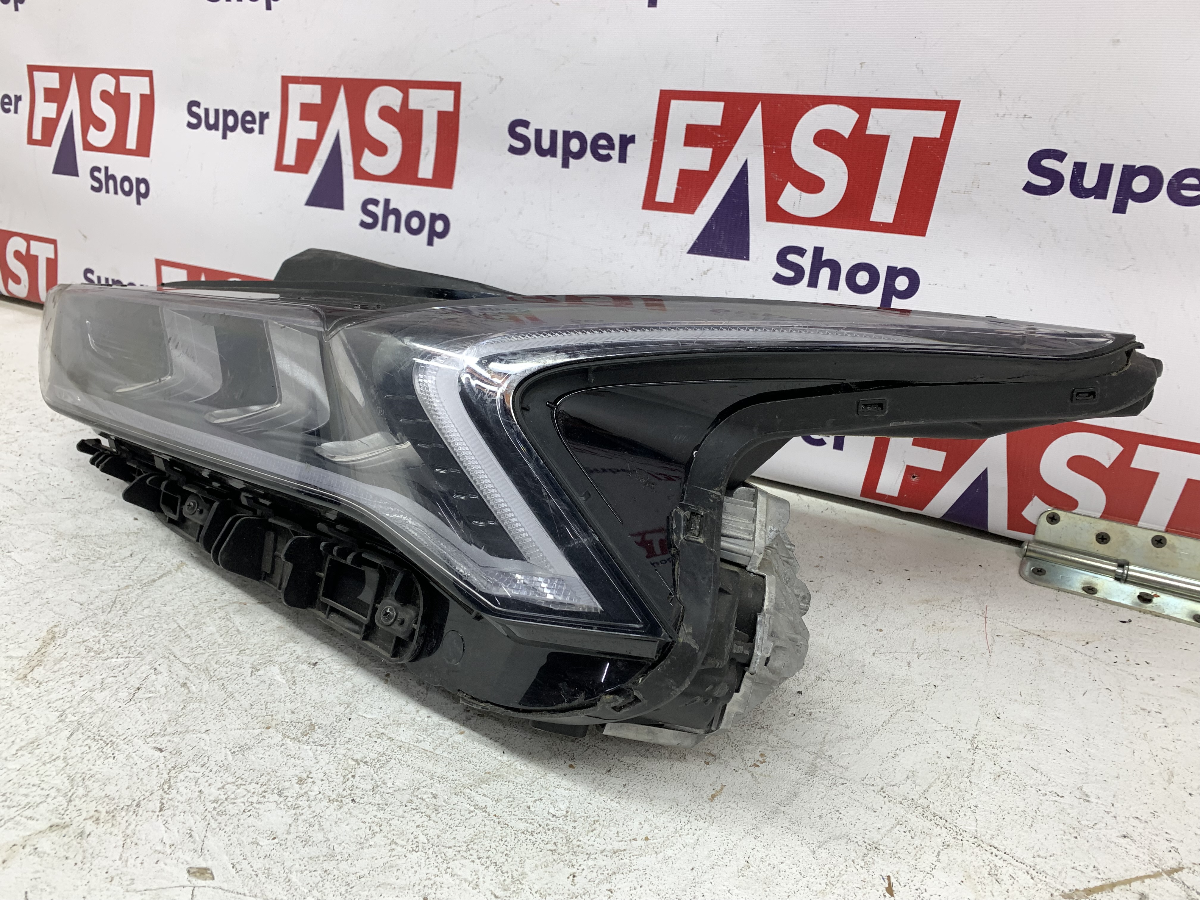 Kia K5 фара левая LED на 3 линзы оригинал бу