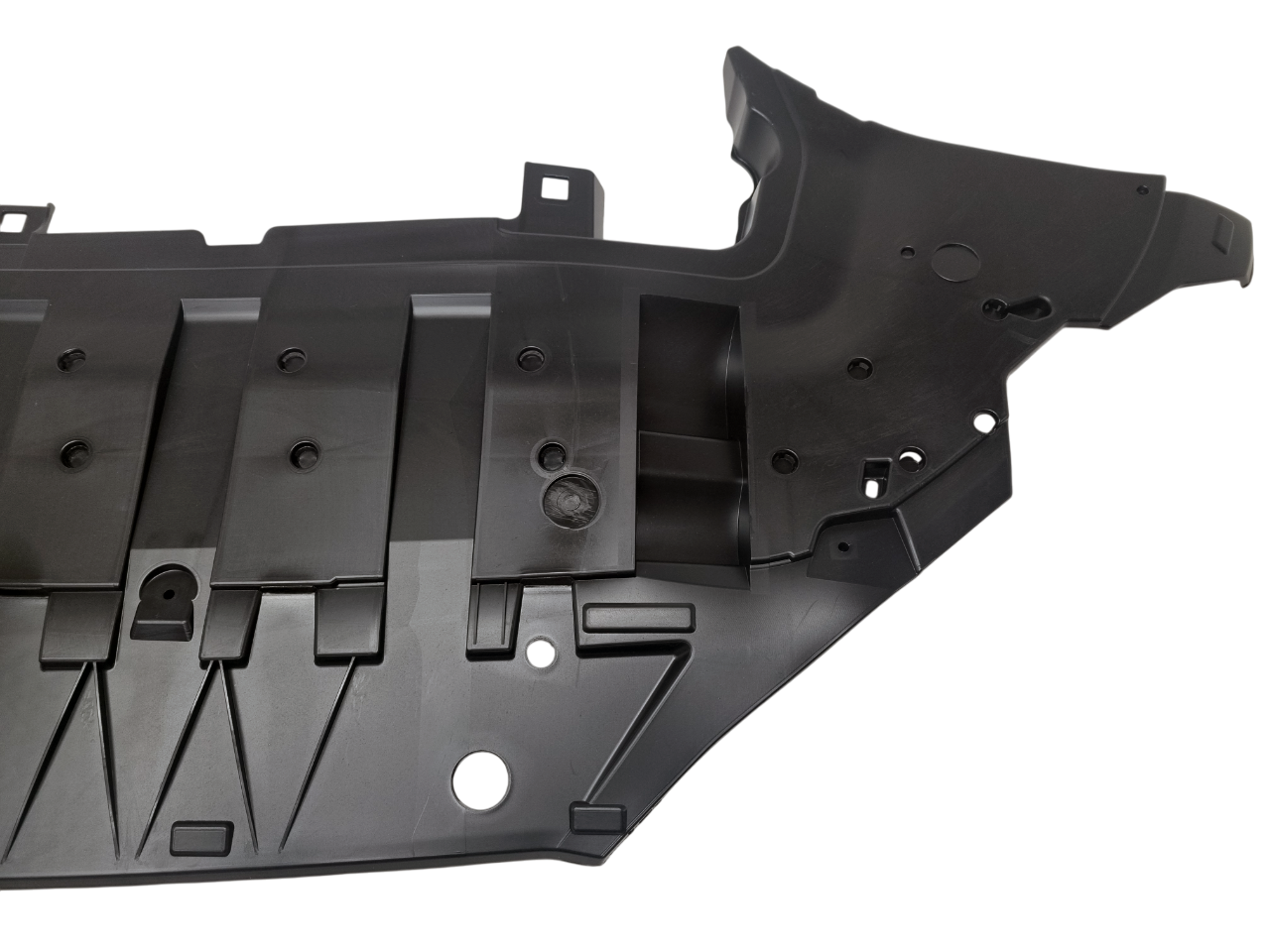 Volvo XC60 2018-2025 пыльник бампера переднего