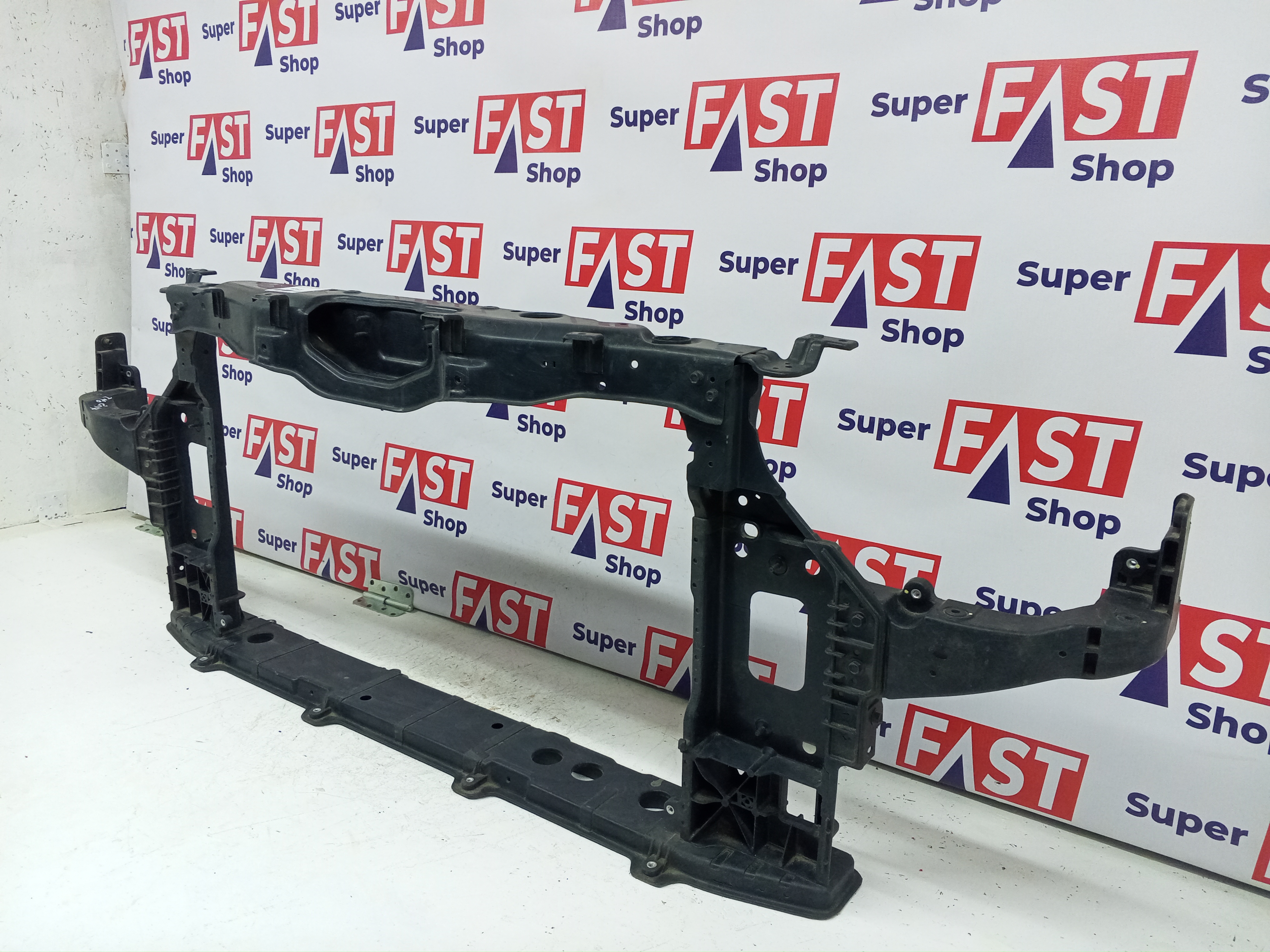 Hyundai I40 передняя панель / телевизор