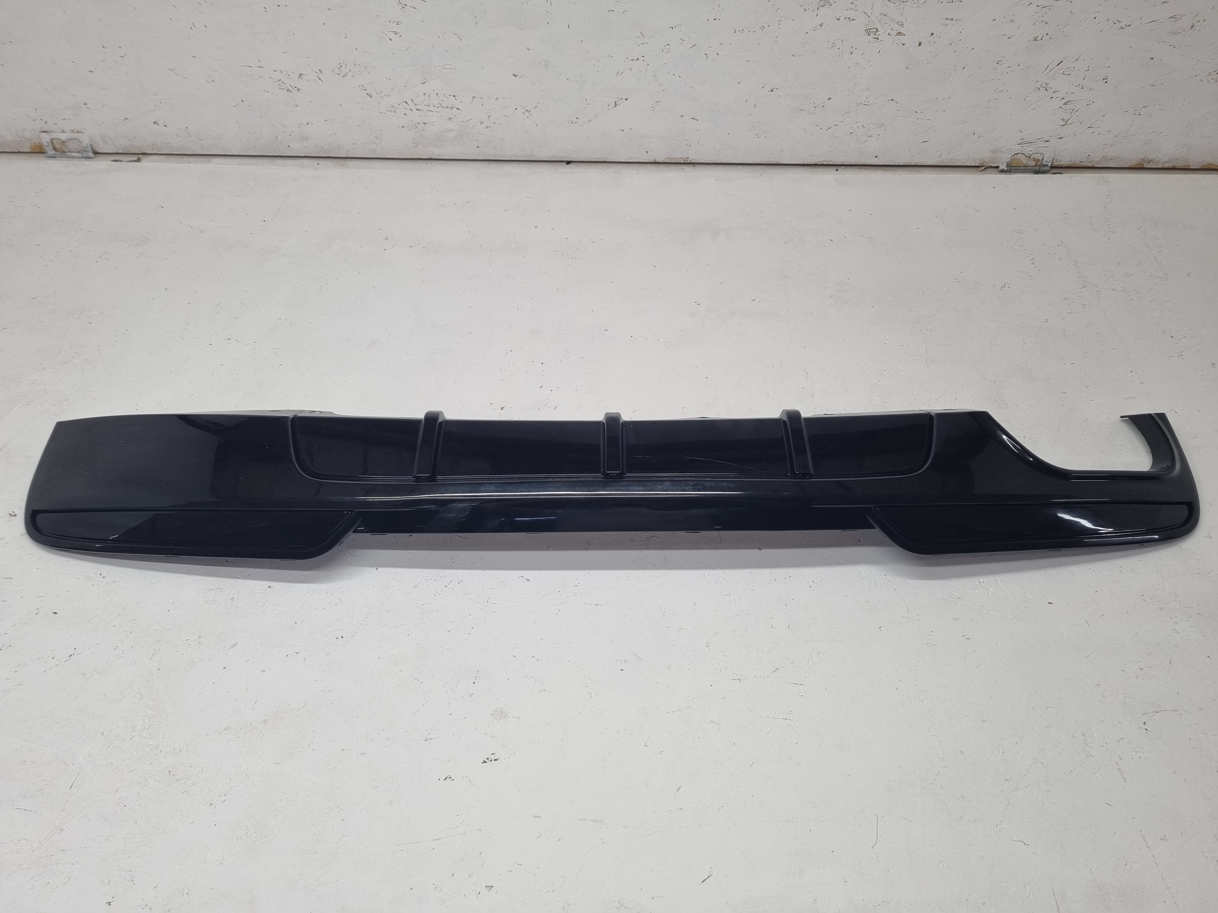 Дефект BMW F10 диффузор заднего бампера M 2+0 глянец черный