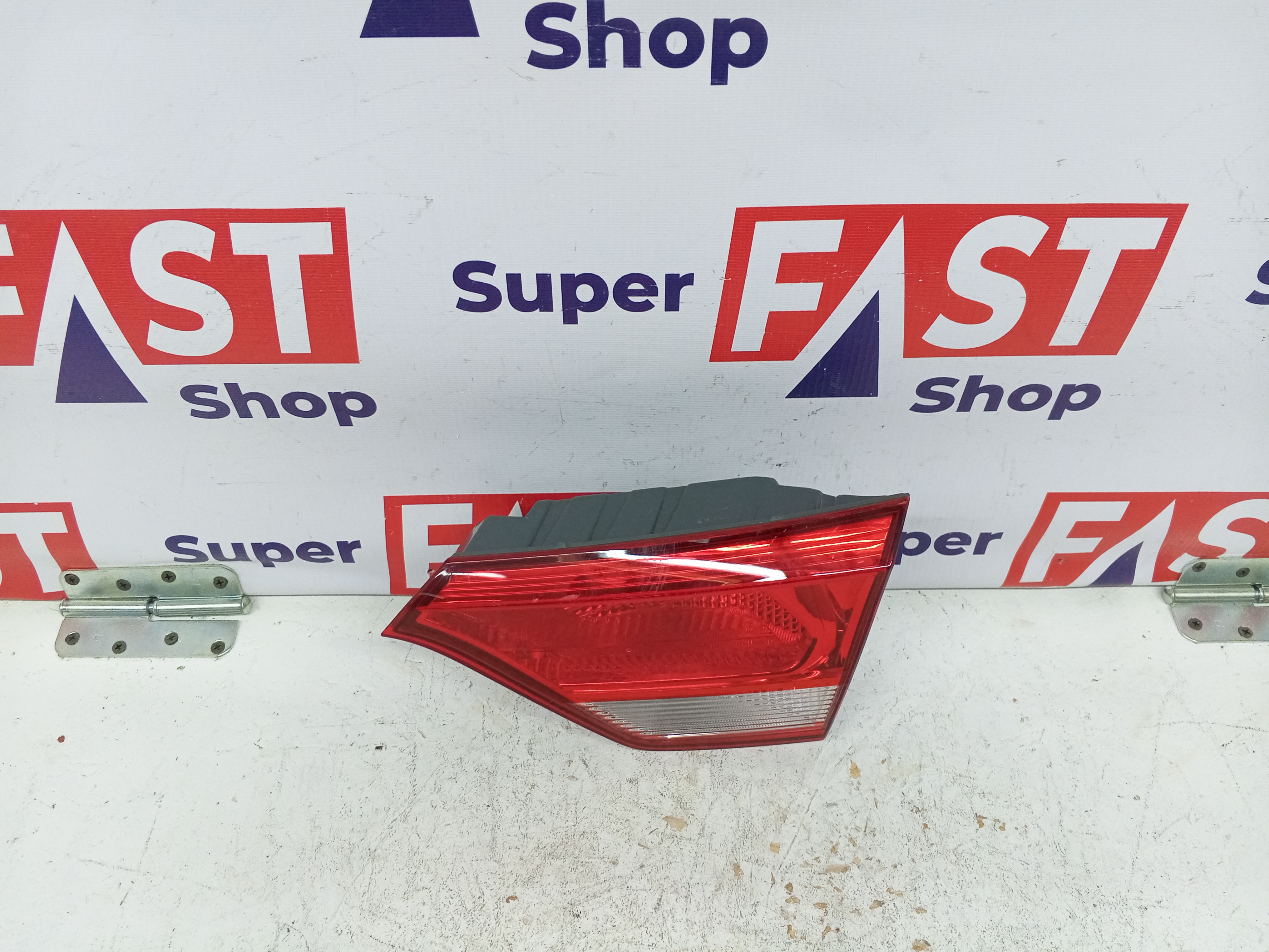 правый задний фонарь Kia Rio 4 галоген в крышку