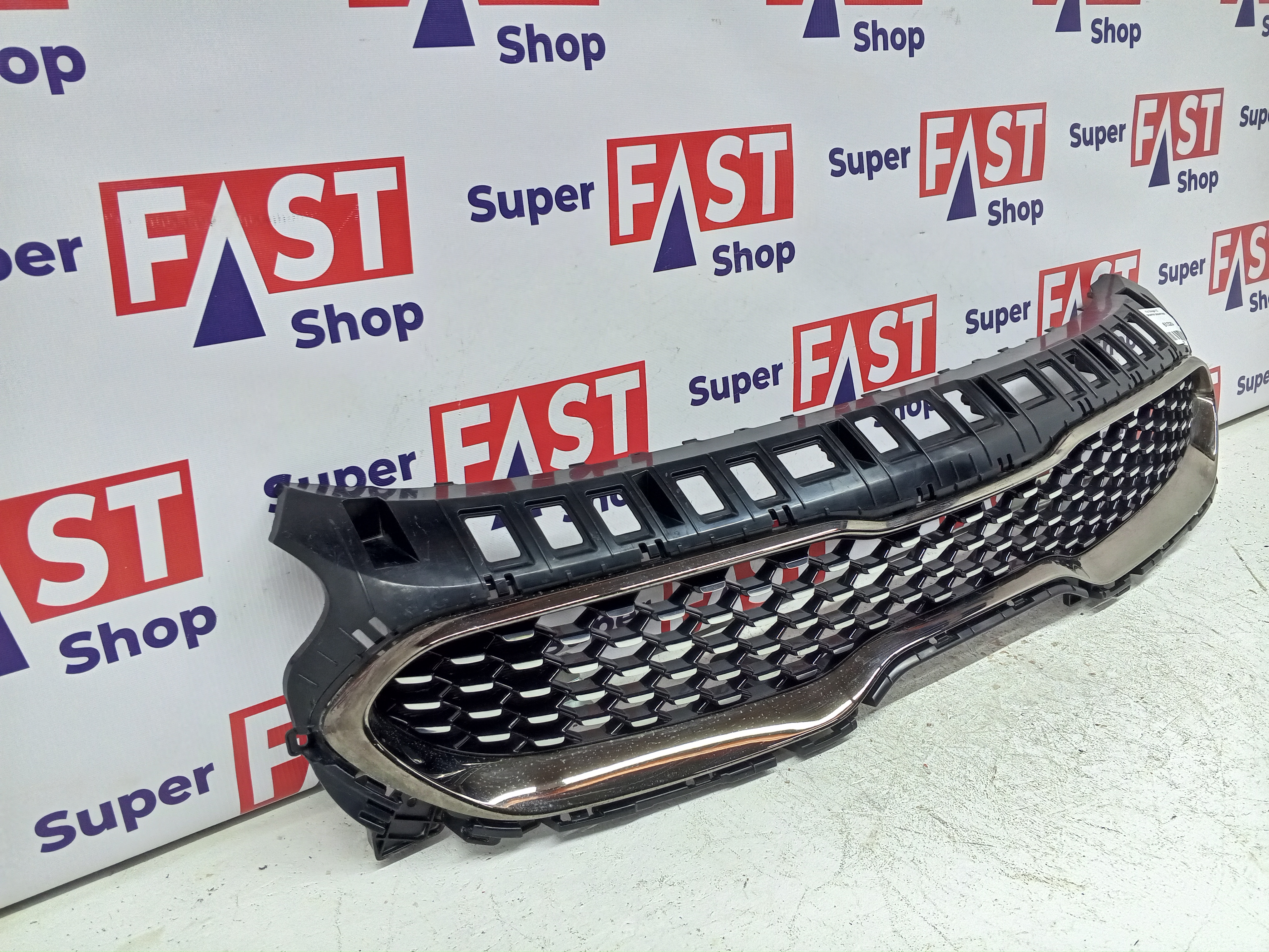 Kia Stinger GT решетка радиатора